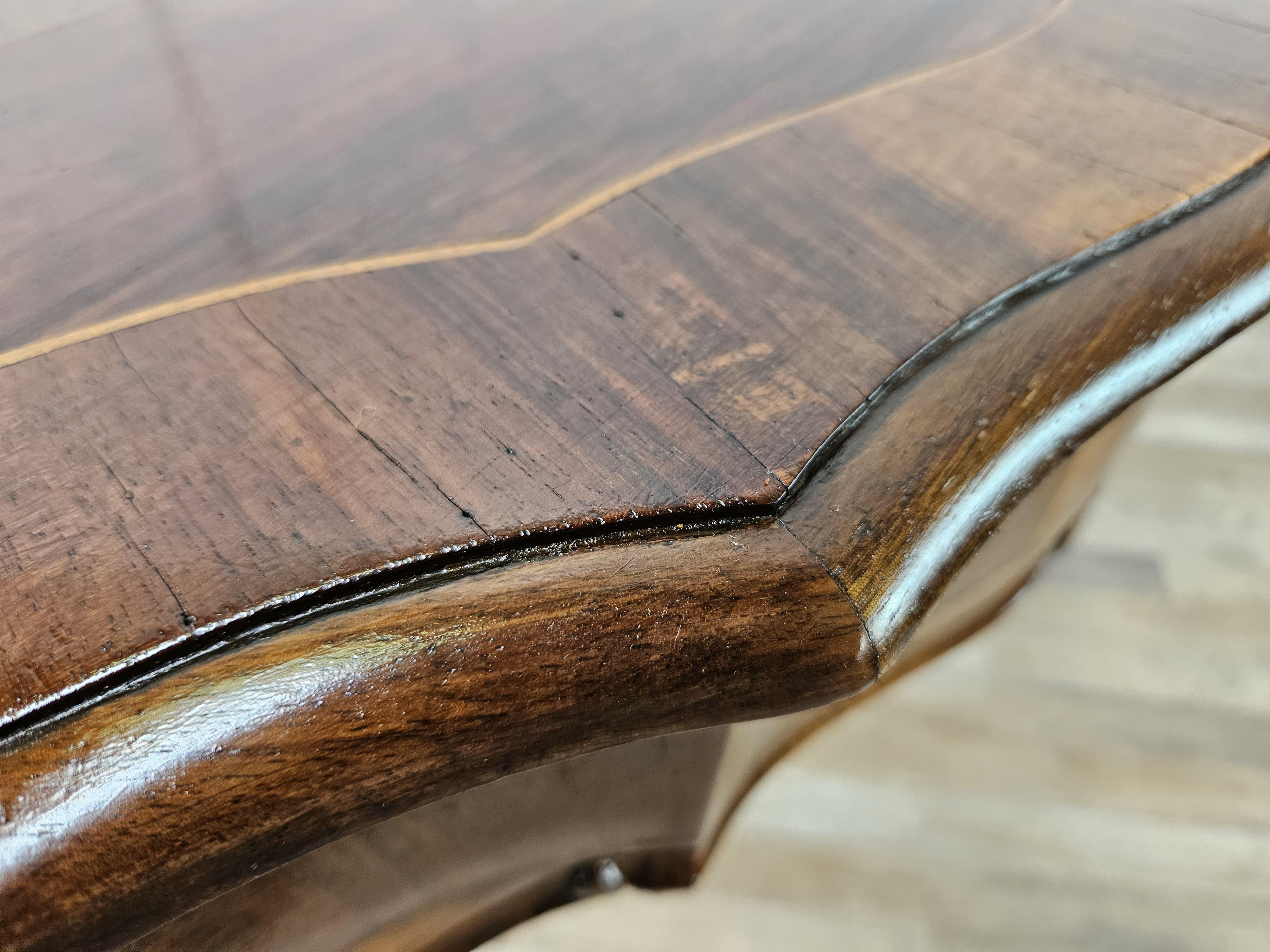 Baroque 20th century walnut and maple table For Sale 3