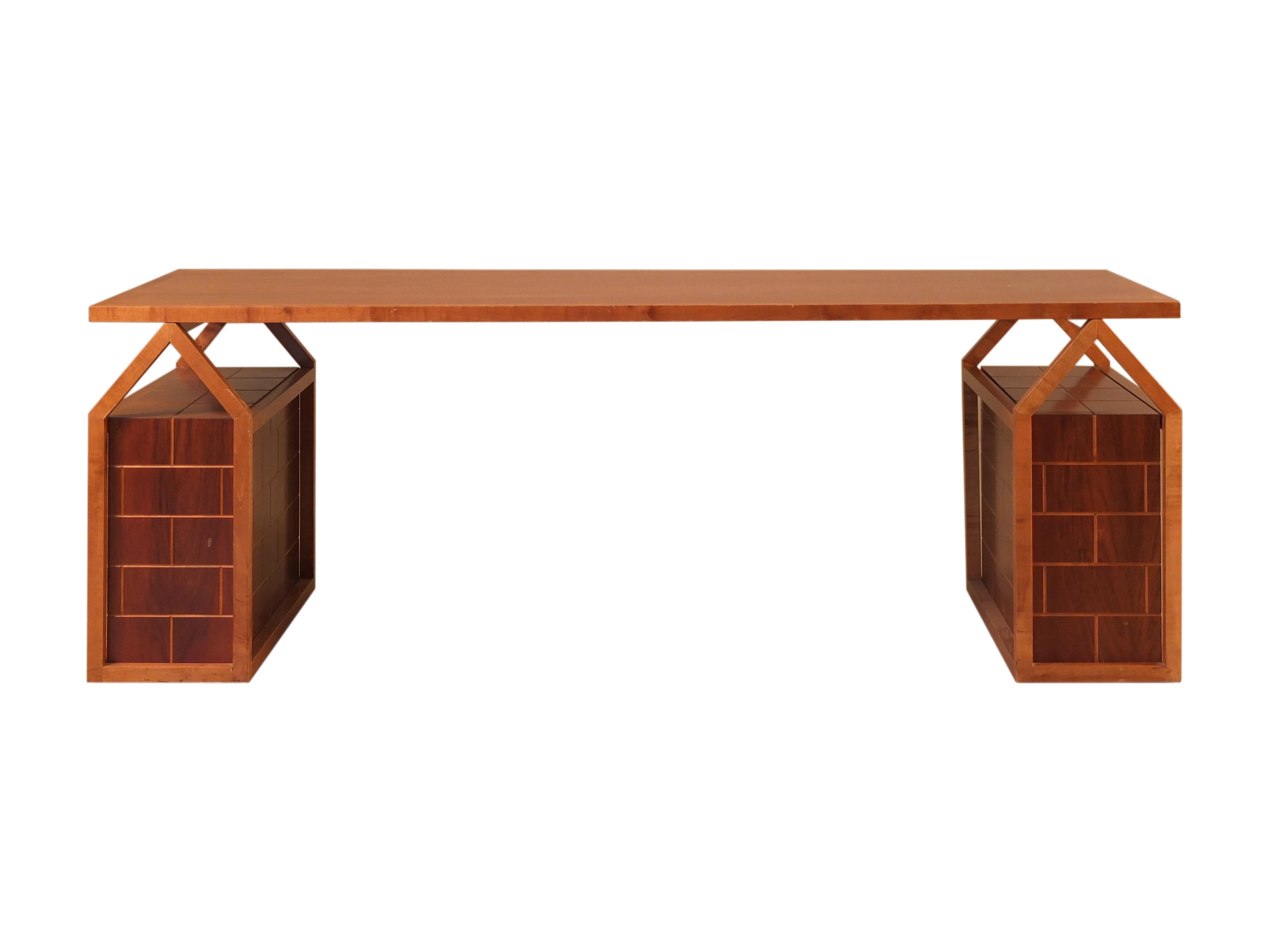 Tavolo Casette, table made of maple and walnut wood designed by Ugo La Pietra and manufactured by Morelato for the 