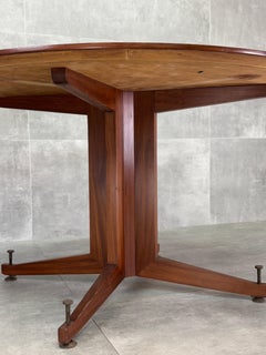 Tavolo circolare da pranzo vintage, in legno e ottone, anni '50