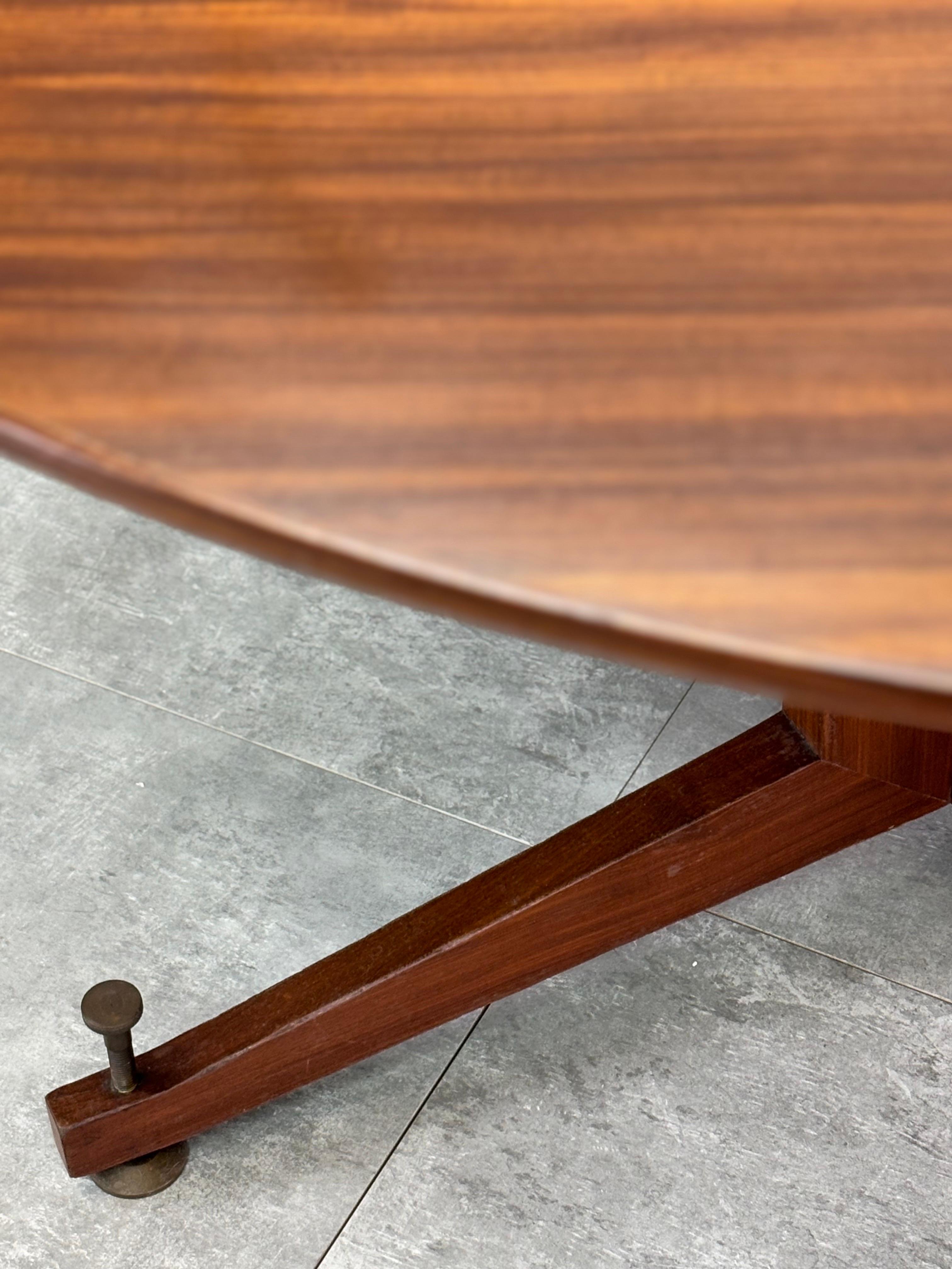 Milieu du XXe siècle Tavolo circolare da pranzo vintage, in legno e ottone, 1950s en vente