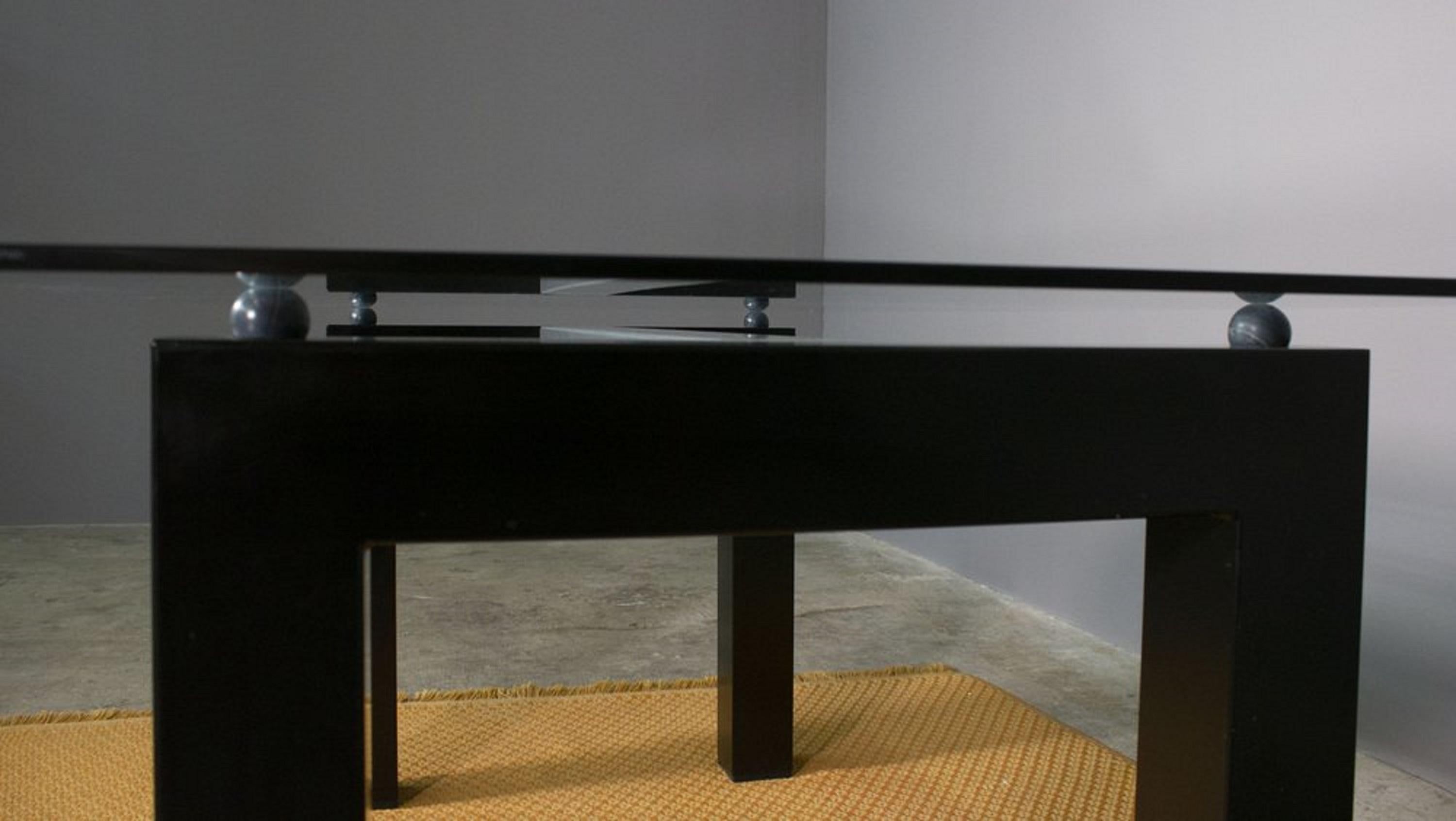 Table with rectangular tempered glass top, Italy, 1970s In Good Condition For Sale In Manzano, IT