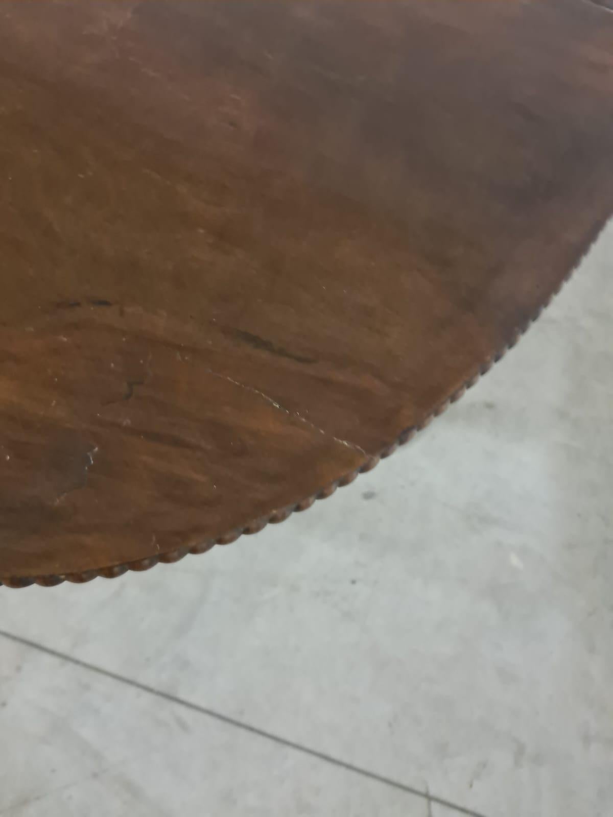 Tavolo consolle a bandelle dei primi del 900

Elegante tavolo inglese in legno di rovere con gambe a torcion multifunzione.

Da chiuso può essere una consolle con cassetti laterali.

Presenta poi due allunghe a bandelle apribili anche separatamente