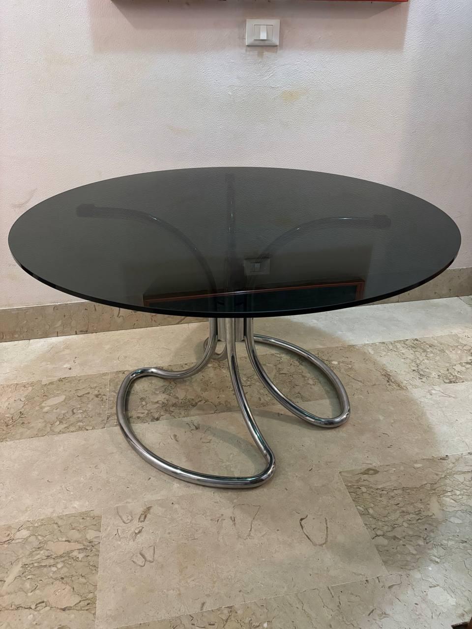 Italian Table en verre fumé chromé des années 1970 par Giotto Stoppino élégante. 20e siècle. en vente
