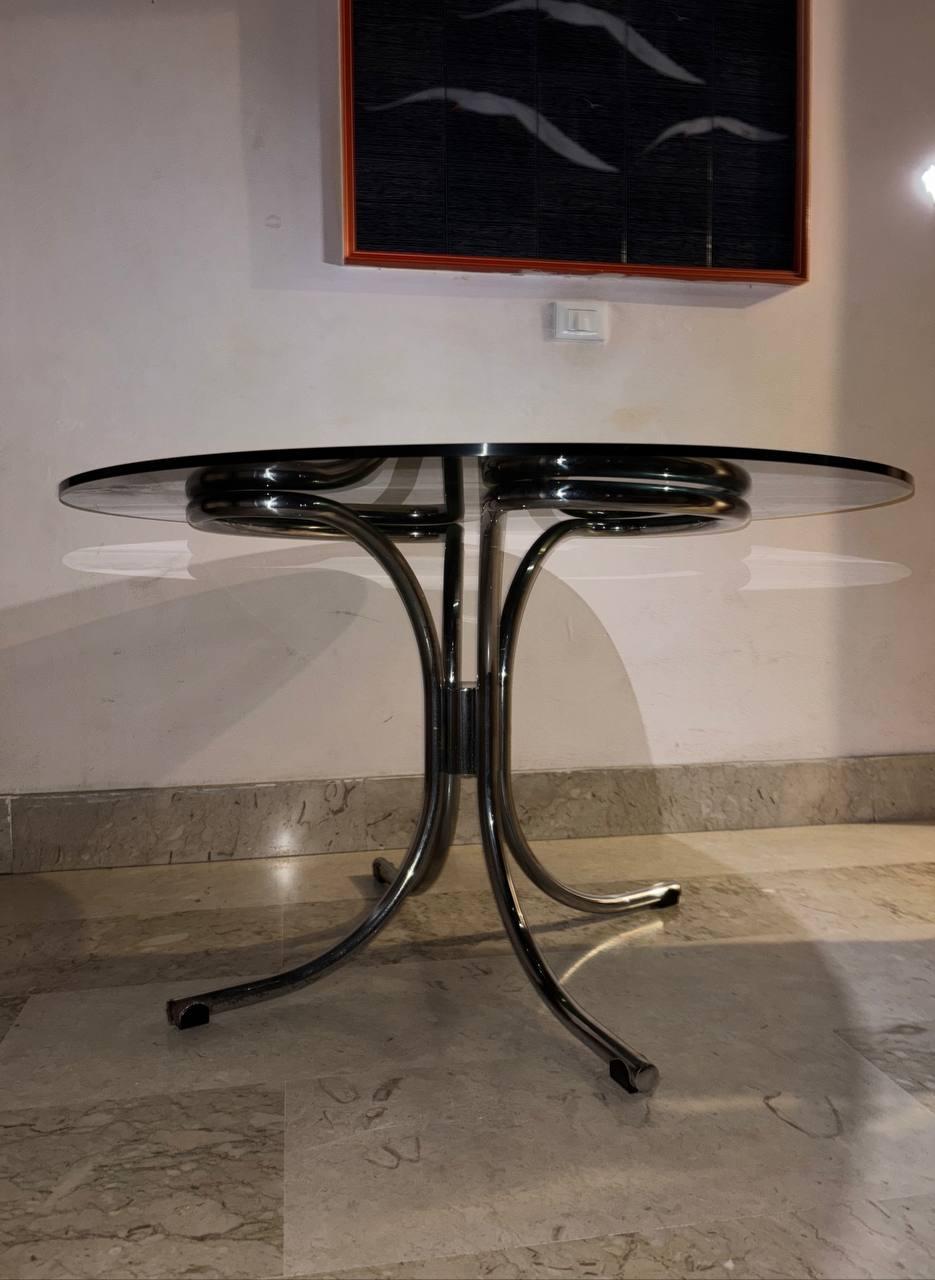 Argenté Table en verre fumé chromé des années 1970 par Giotto Stoppino élégante. 20e siècle. en vente