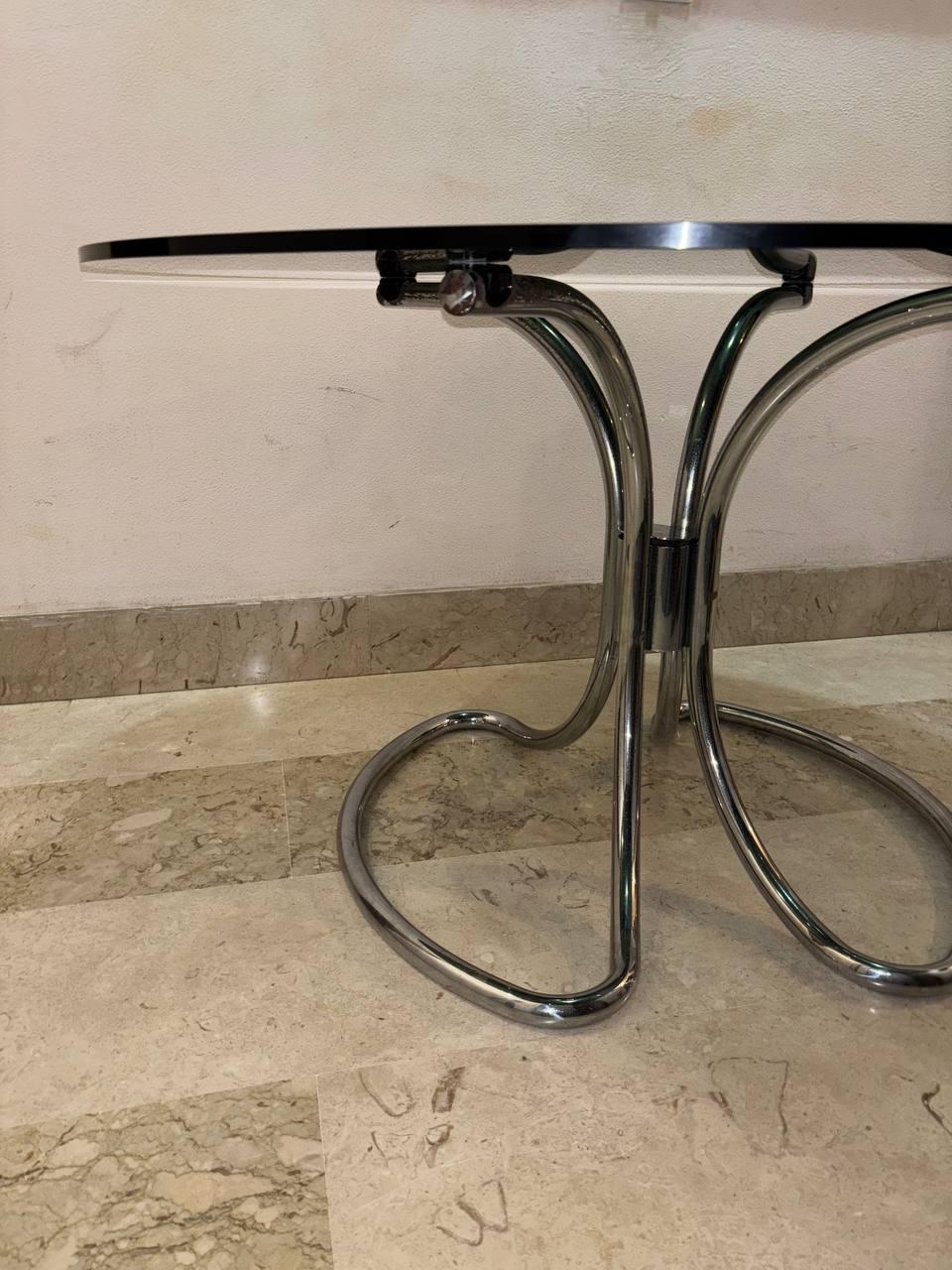 Table en verre fumé chromé des années 1970 par Giotto Stoppino élégante. 20e siècle. Bon état - En vente à Palermo, IT