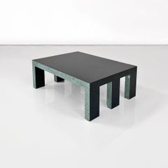 Table basse moderne italienne en bois noir mat avec décoration, années 1980