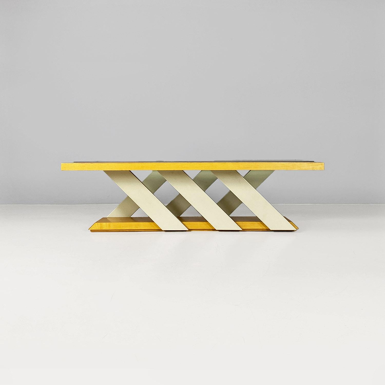 Verre Table basse moderne italienne en bois et verre avec porte-bouteilles, années 1980 en vente
