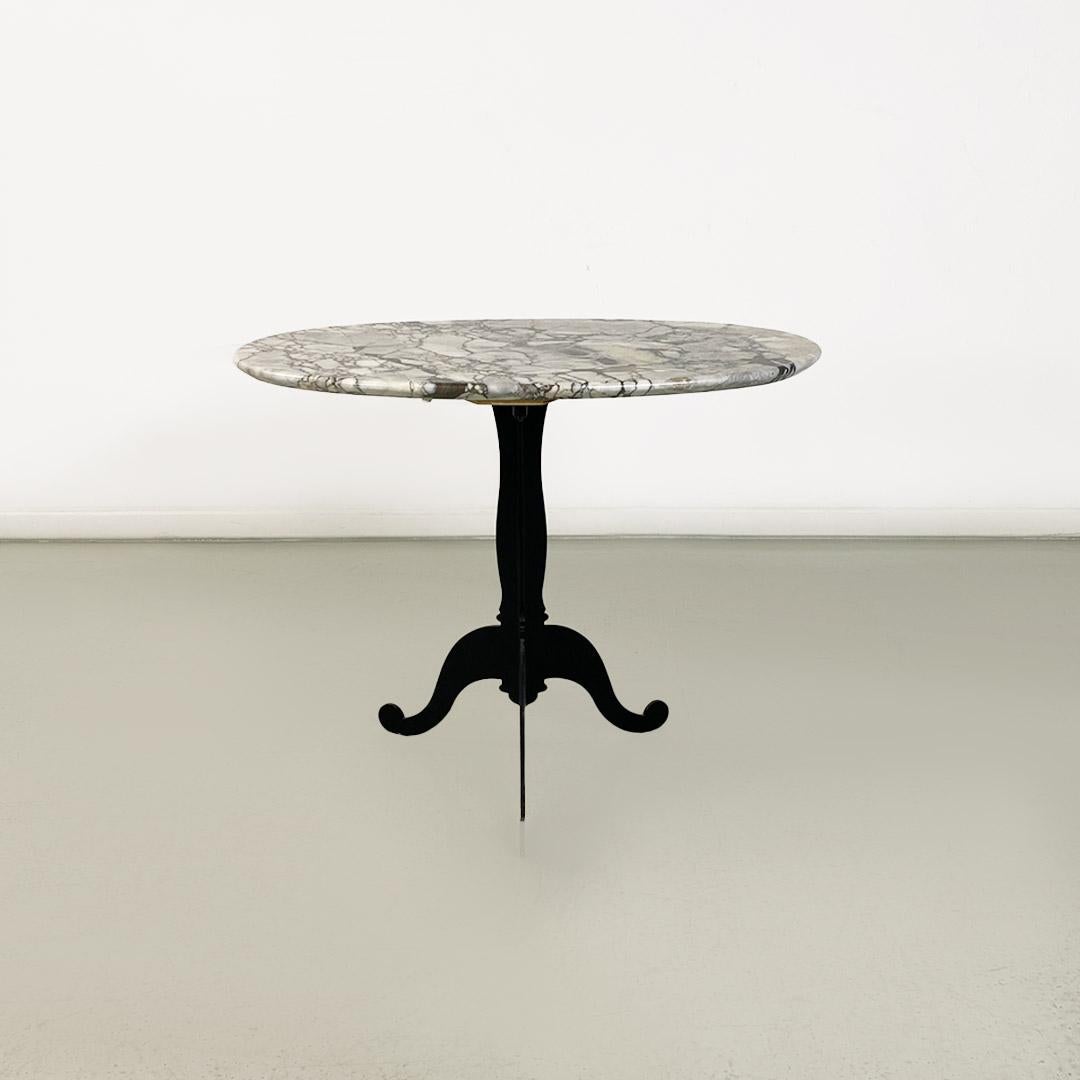 Italian and modern period coffee table with oval marble top and black-painted molded metal legs, ca. 1970.
Coffee table with black painted metal frame, with three curly legs and oval beveled top made of gray marble.
1970 ca.
Good condition,
