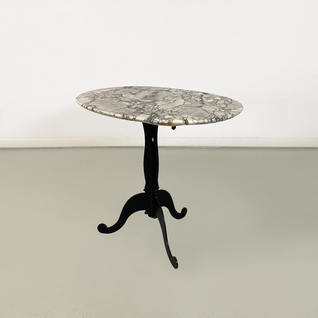 Late 20th Century Italian coffee table, with oval marble top and metal legs, ca. 1970. For Sale