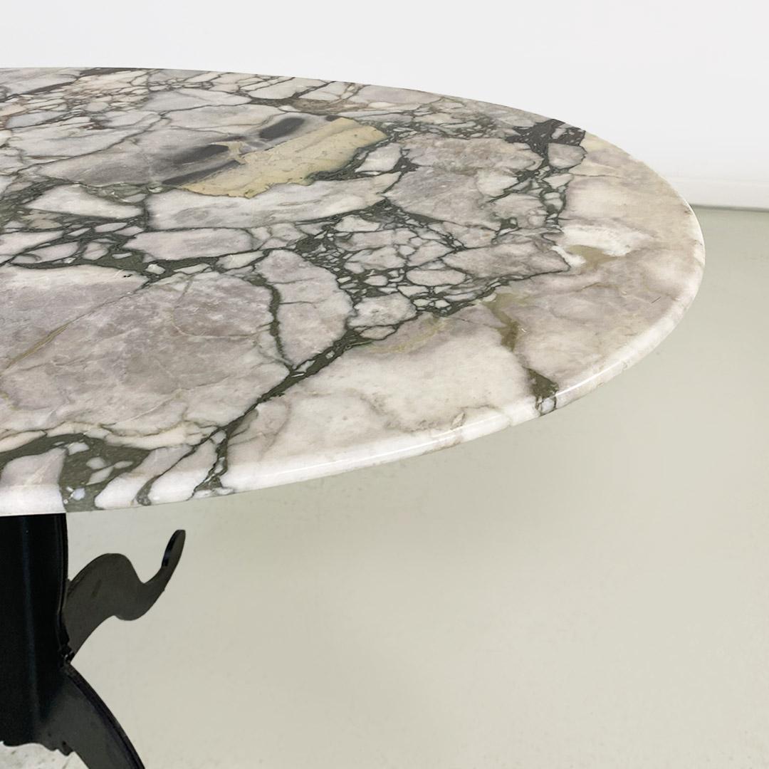 Italian coffee table, with oval marble top and metal legs, ca. 1970. For Sale 2