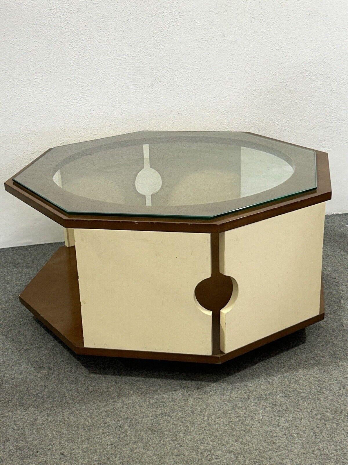 Late 20th Century Table basse octogonale moderne et design des années 70 de l'ère spatiale en vente