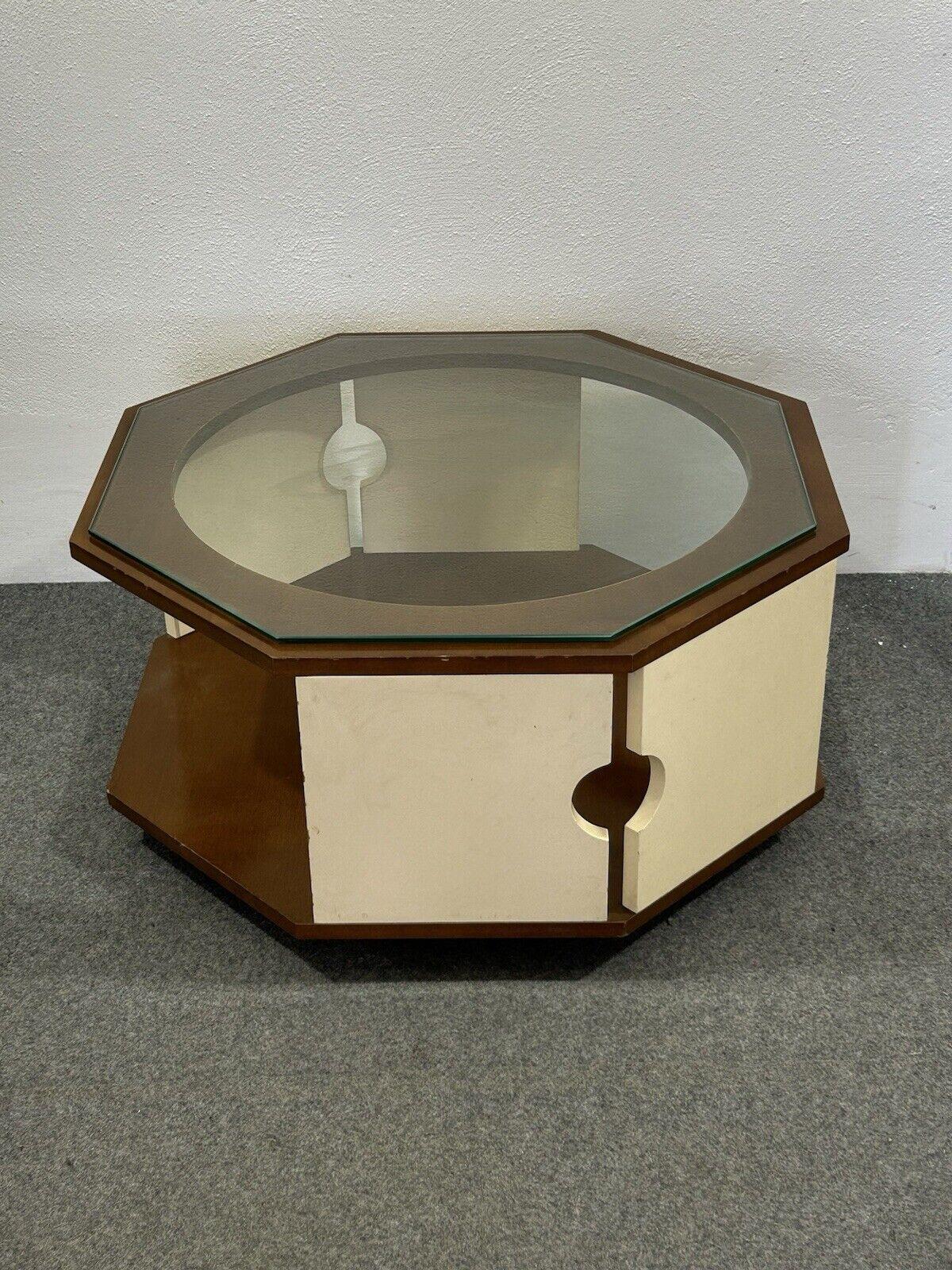 Verre Table basse octogonale moderne et design des années 70 de l'ère spatiale en vente