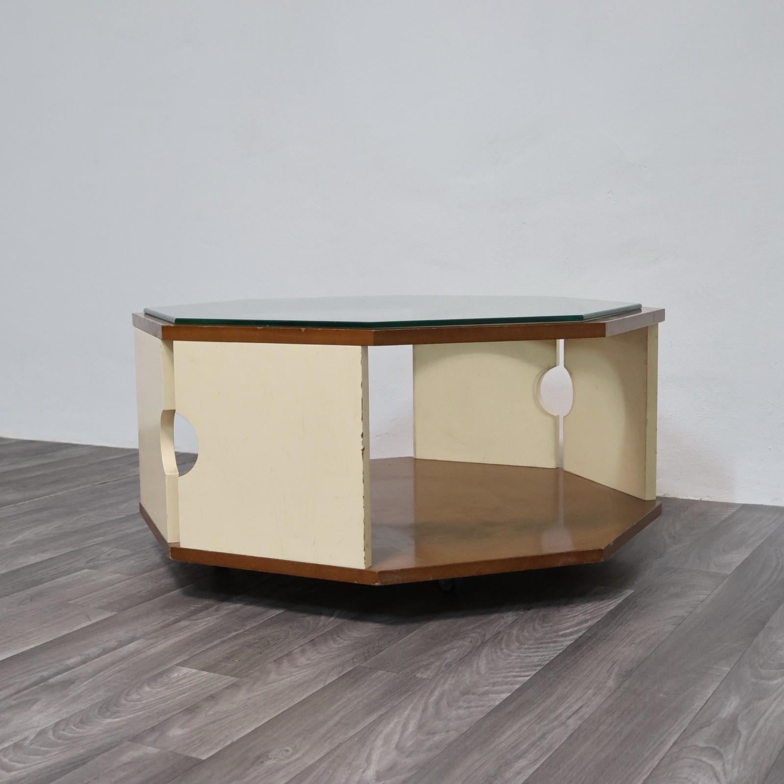 Late 20th Century Tavolo da caffè ottagonale space age 1970’s Design modernariato For Sale
