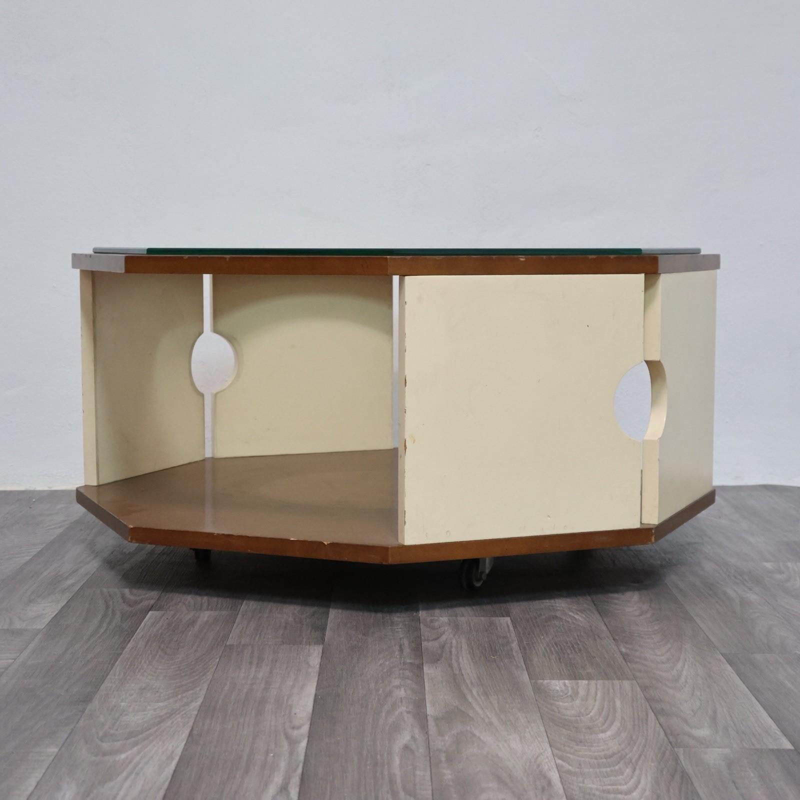 Tavolo da caffè ottagonale space age 1970’s Design modernariato For Sale 1