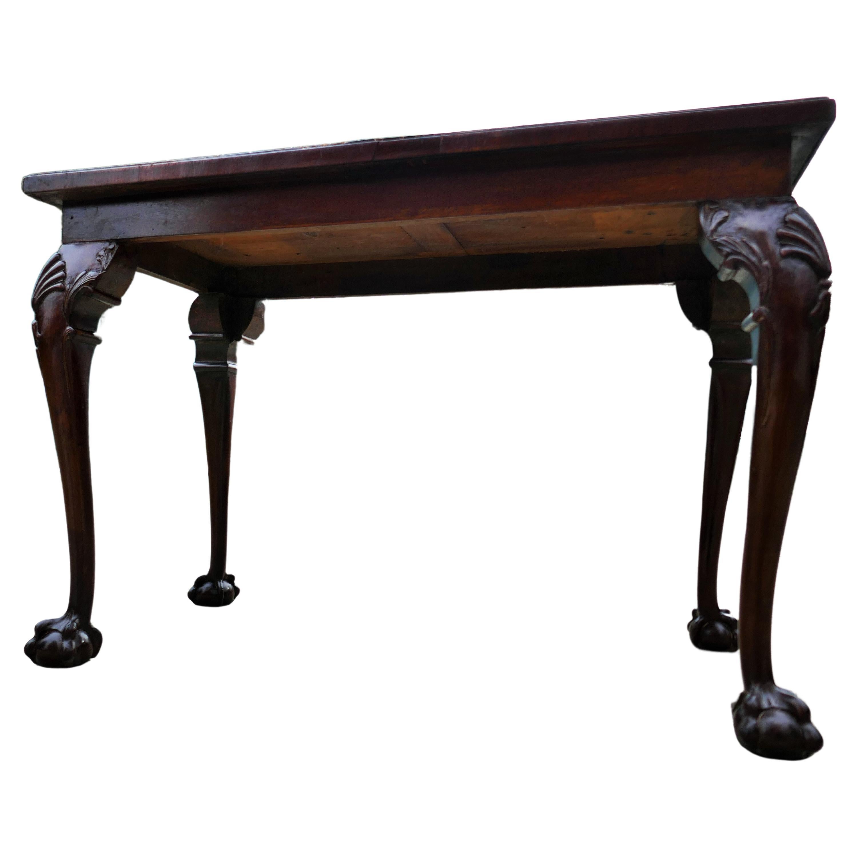 Tavolo da divano o poltrona Inglese o Irlandese - Chippendale - George II For Sale 1