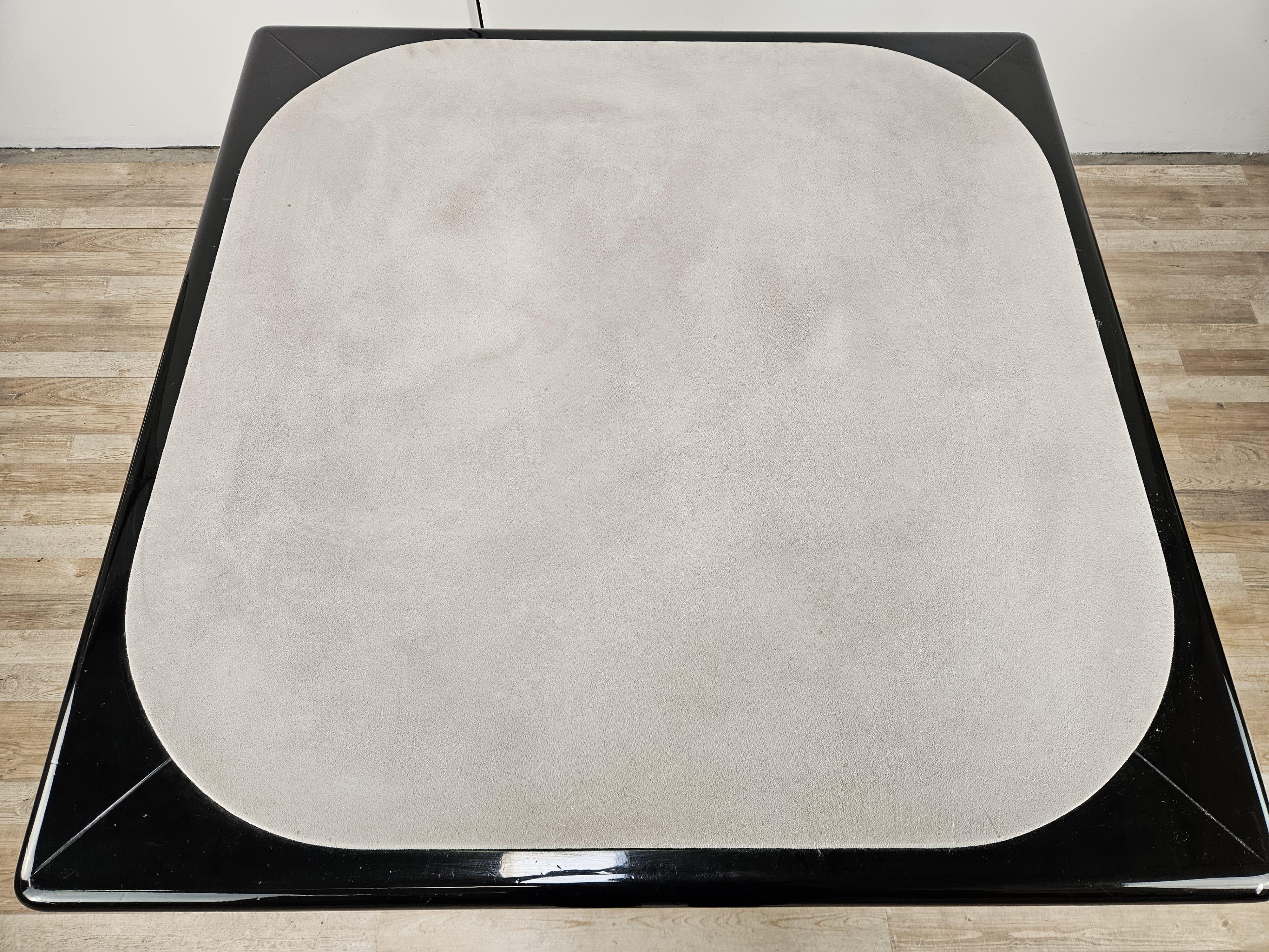 Lacquered wood card table by Pierluigi Molinari for Pozzi Milano 1970 For Sale 3