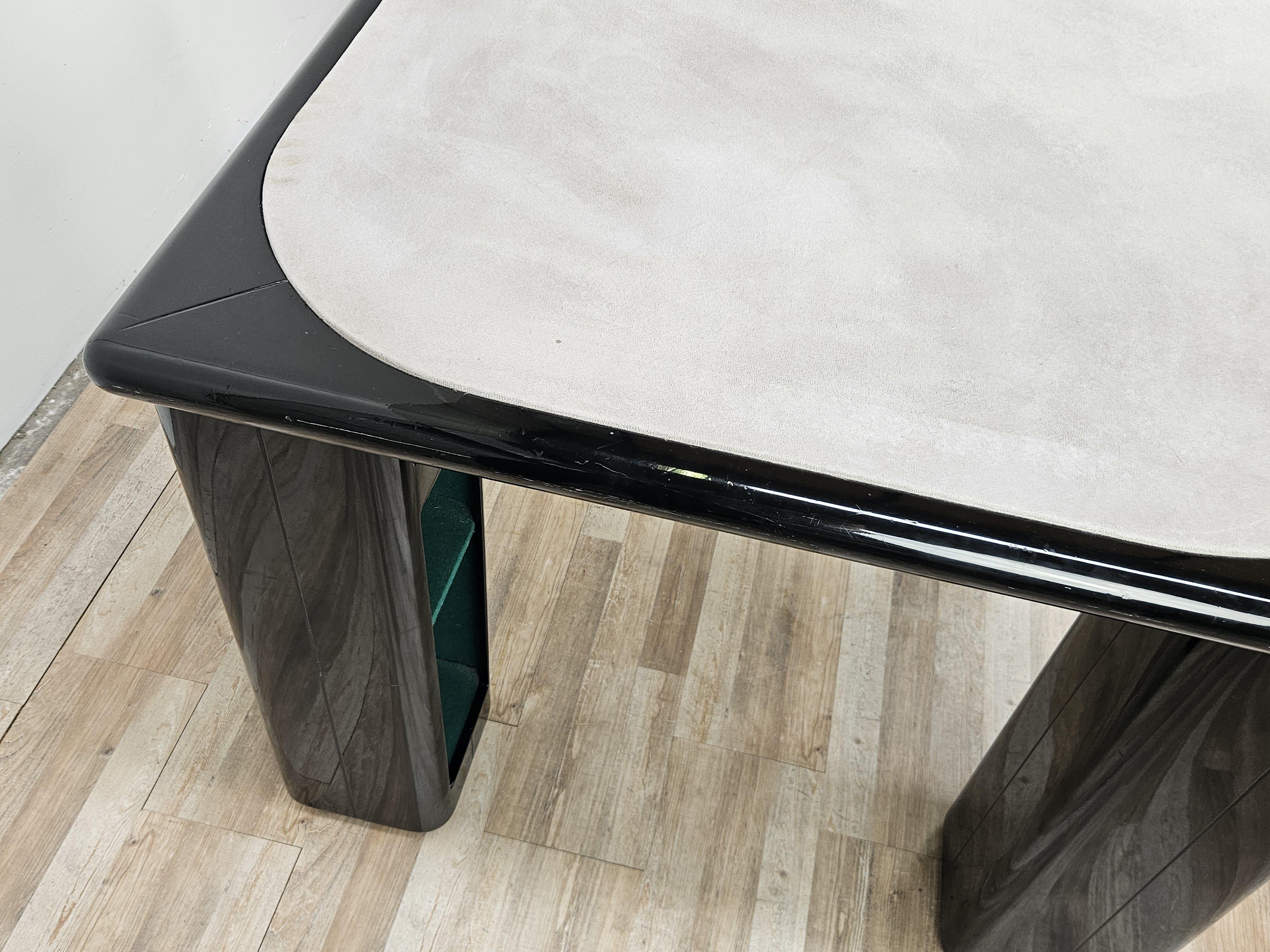 Lacquered wood card table by Pierluigi Molinari for Pozzi Milano 1970 In Good Condition For Sale In Premariacco, IT