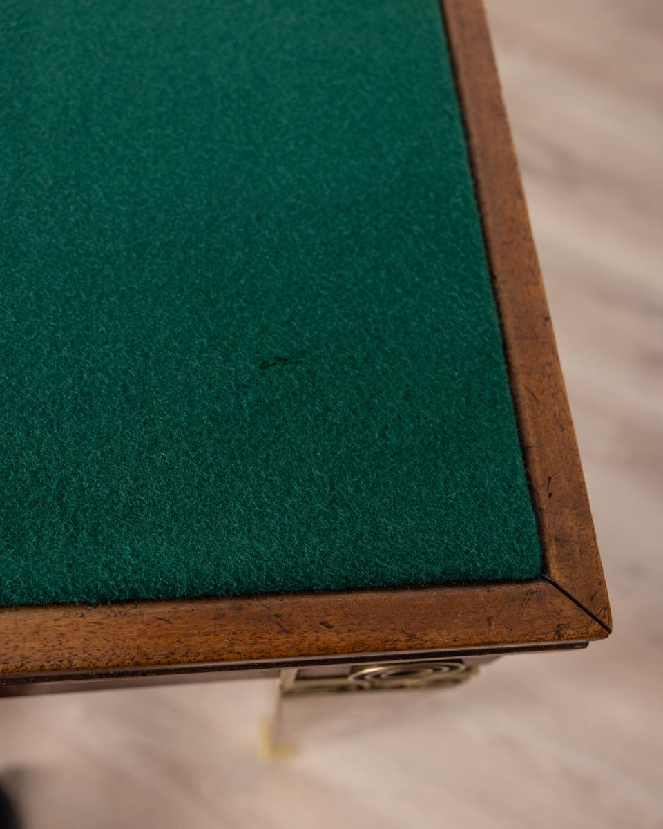 Tavolo da gioco vintage anni 40 in legno e ottone dorato design Italiano in vendita 4