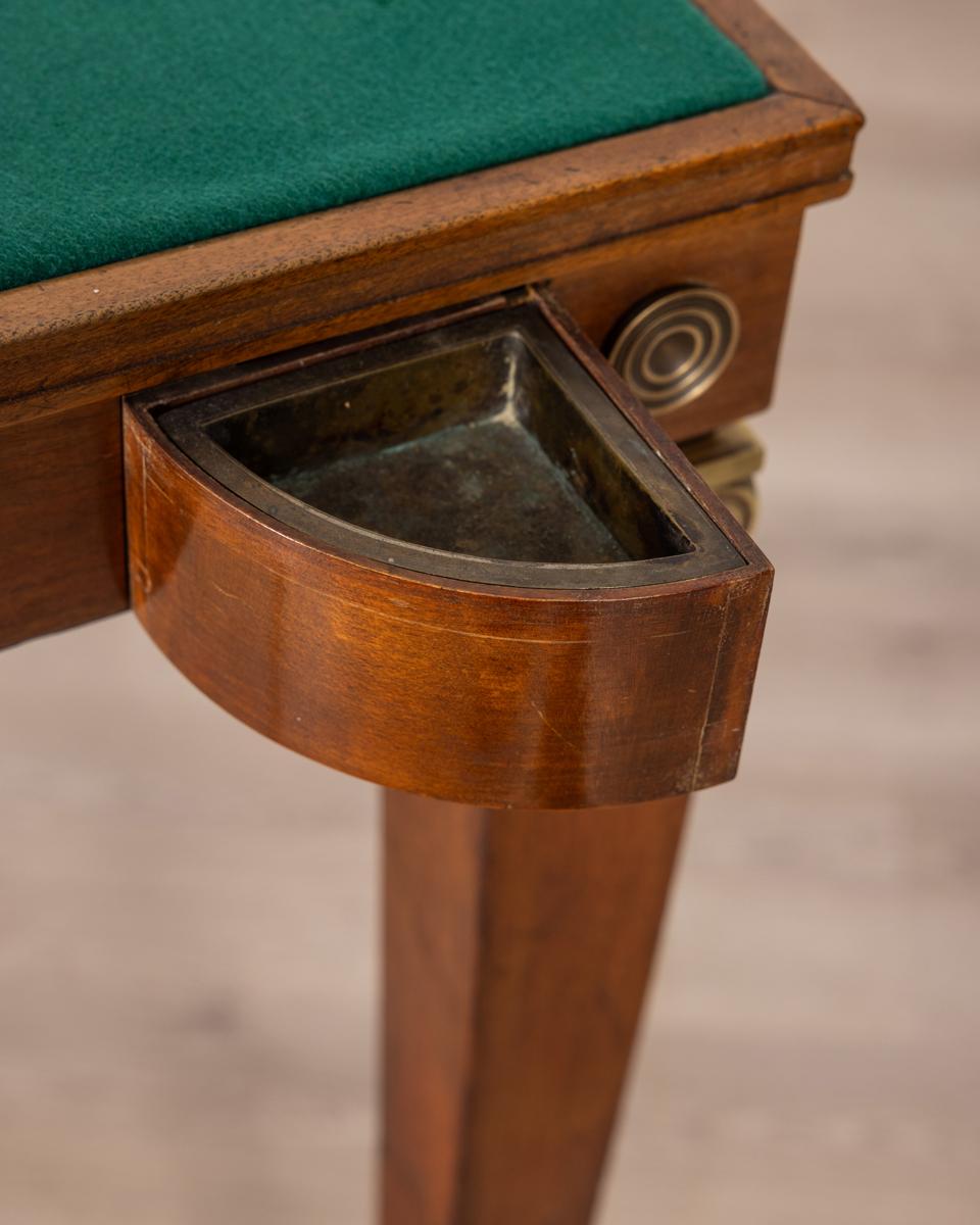 Tavolo da gioco vintage anni 40 in legno e ottone dorato design Italiano in vendita 1