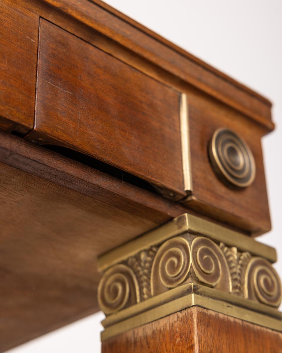 Tavolo da gioco vintage anni 40 in legno e ottone dorato design Italiano in vendita 3
