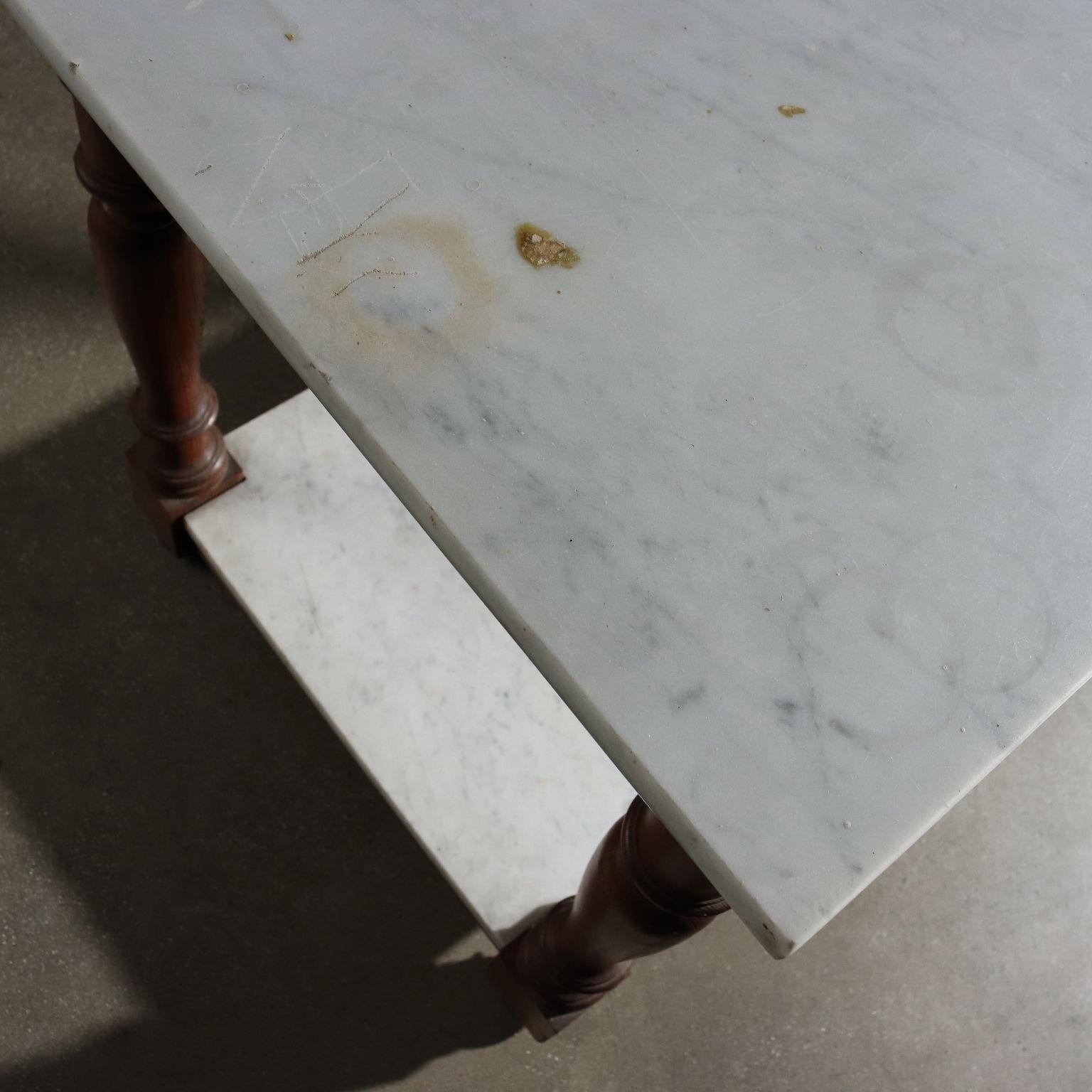 Table de travail en mélèze Milieu du 20e siècle en vente 3