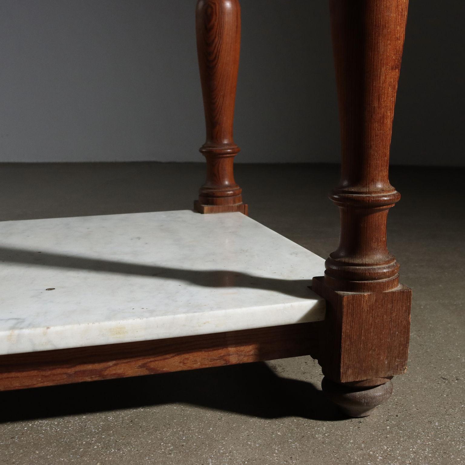 Table de travail en mélèze Milieu du 20e siècle en vente 4