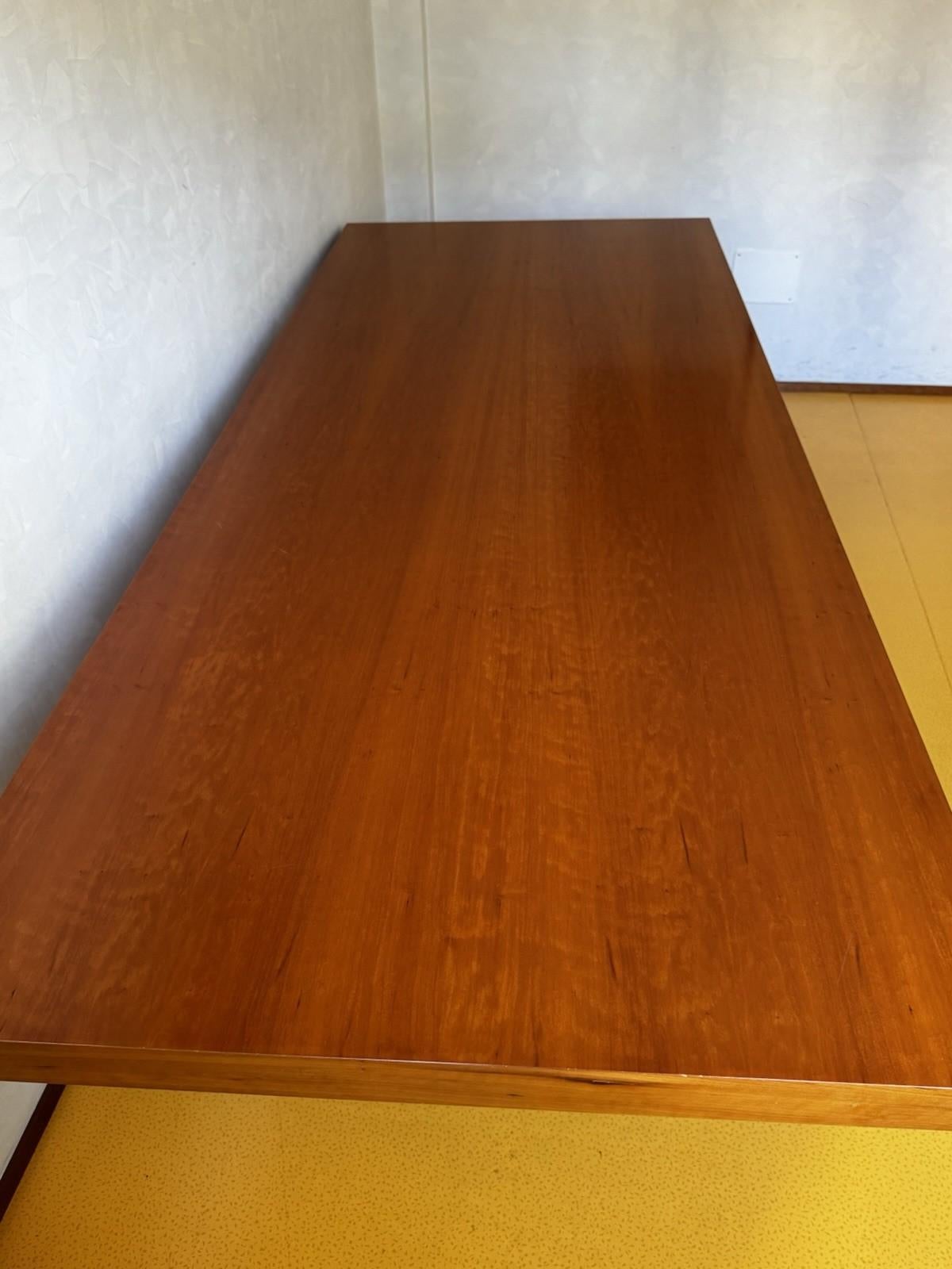 608 Table de salle à manger 