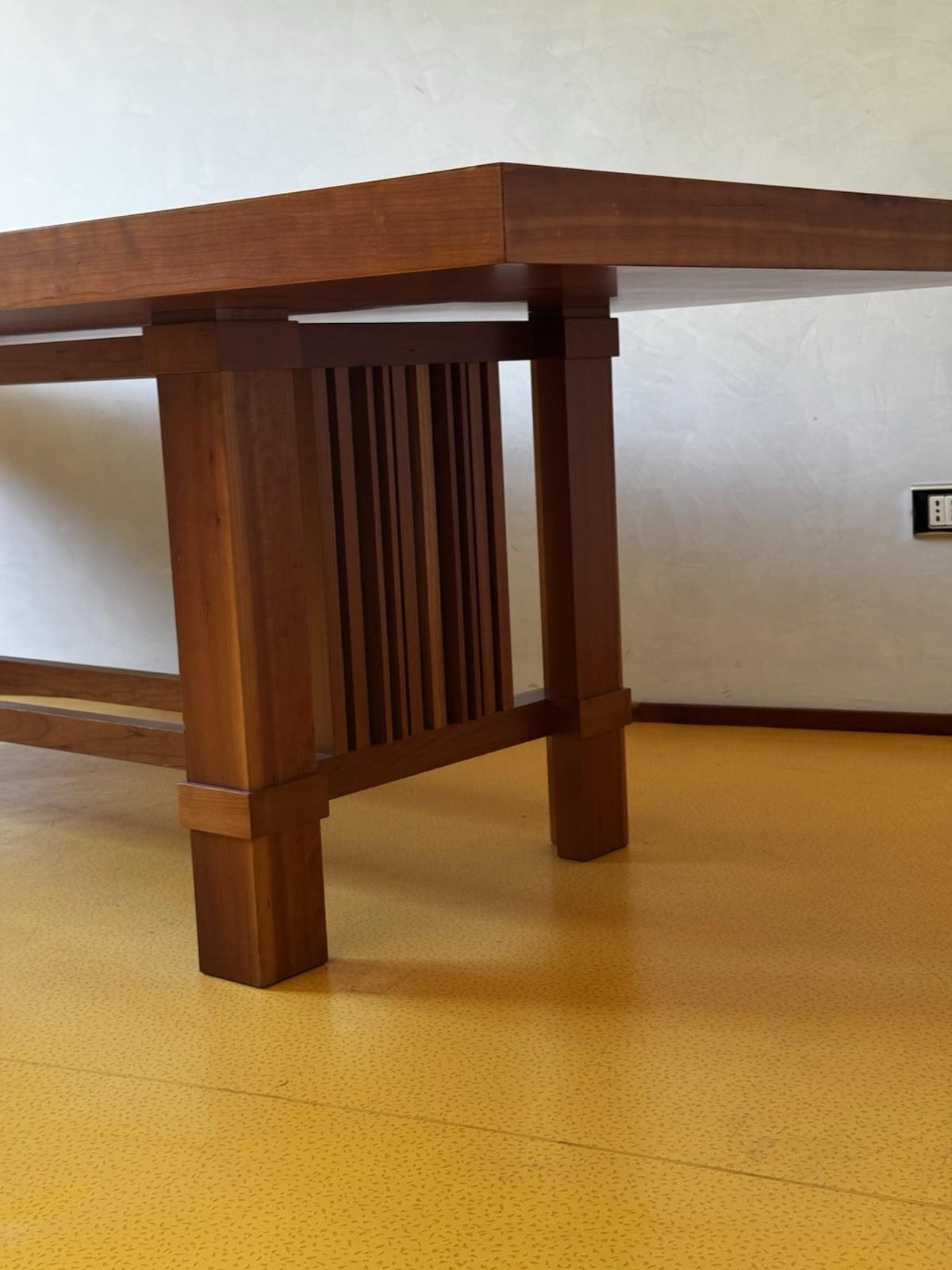 608 Table de salle à manger 