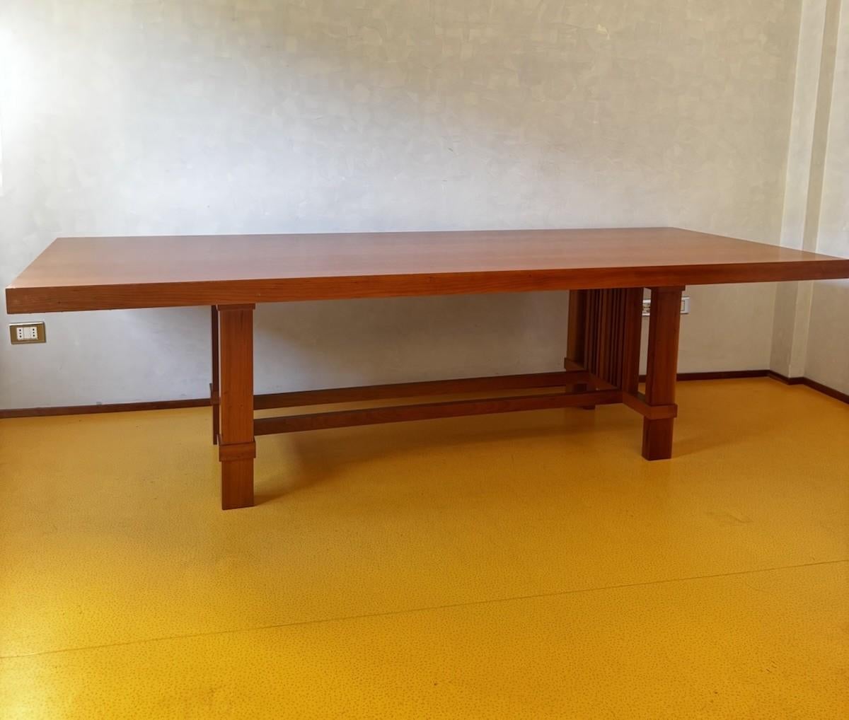 608 Table de salle à manger 