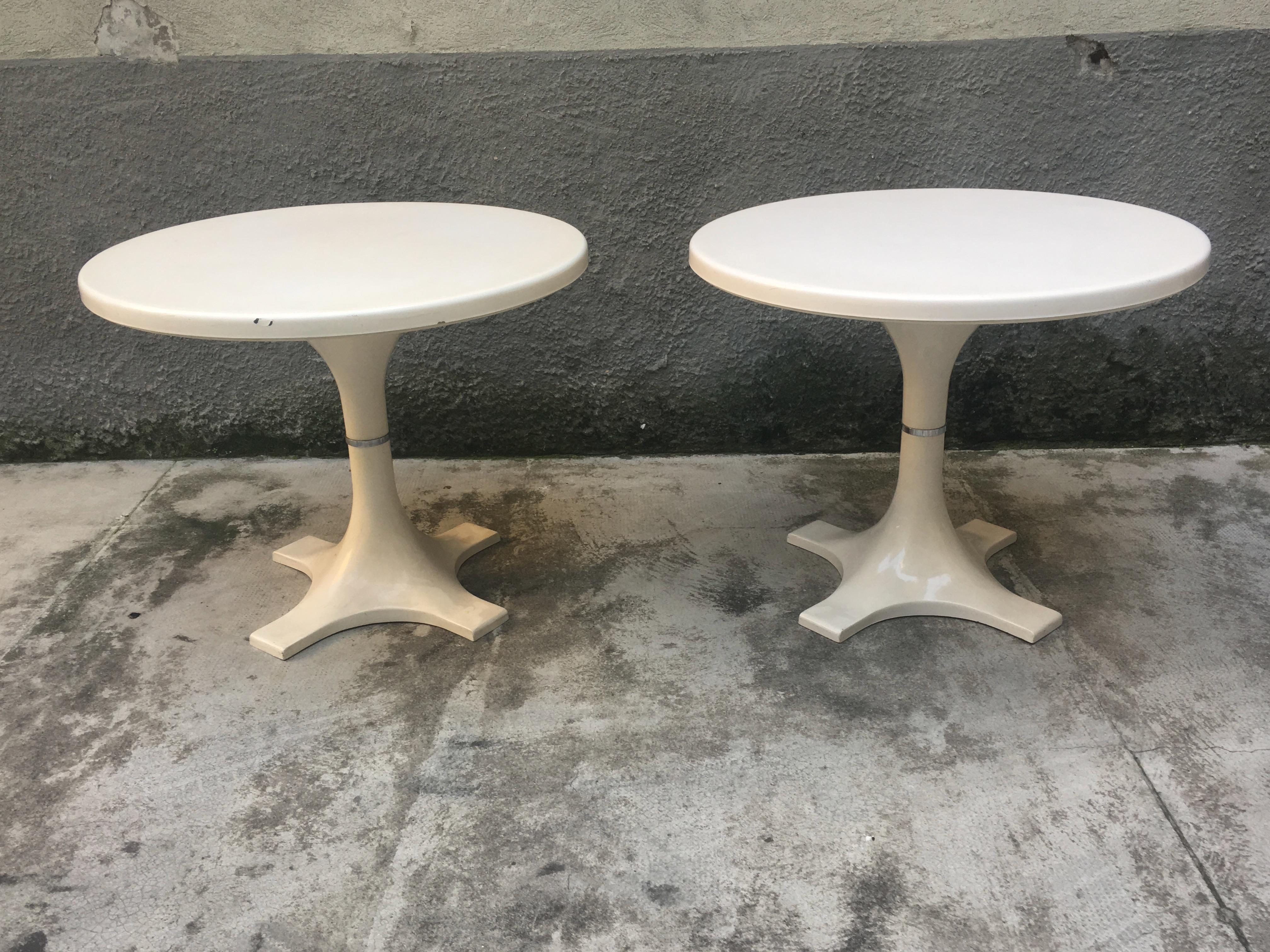 Good vintage condition with normal trace of age and use for this round dining table designed by Ignazio Gardella and Anna Castelli. Produced by Kartell during the 60s.
Two identical pieces available.
