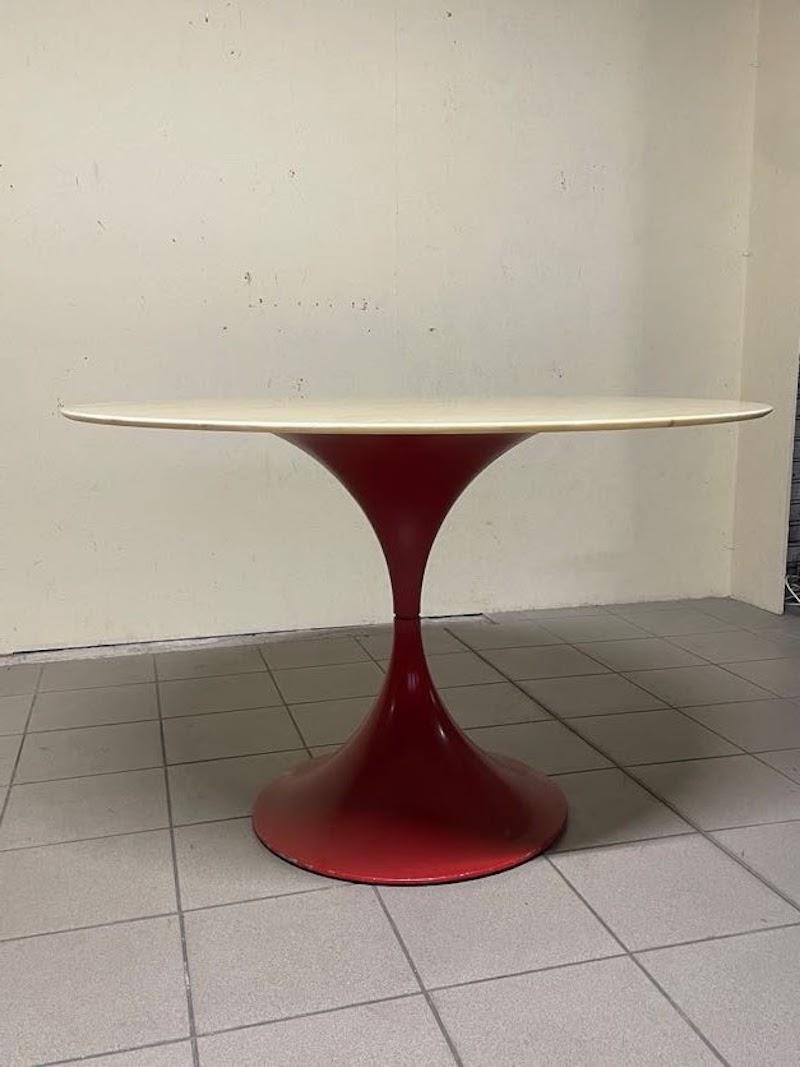 Tavolo da pranzo a clessidra con base in metallo e piano in marmo, anni '60-'70 en venta 3