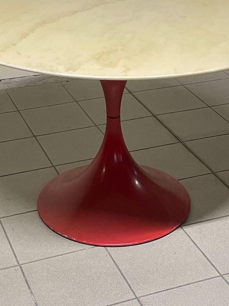 Tavolo da pranzo a clessidra con base in metallo e piano in marmo, anni '60-'70 en Bueno estado para la venta en SAN PIETRO MOSEZZO, NO