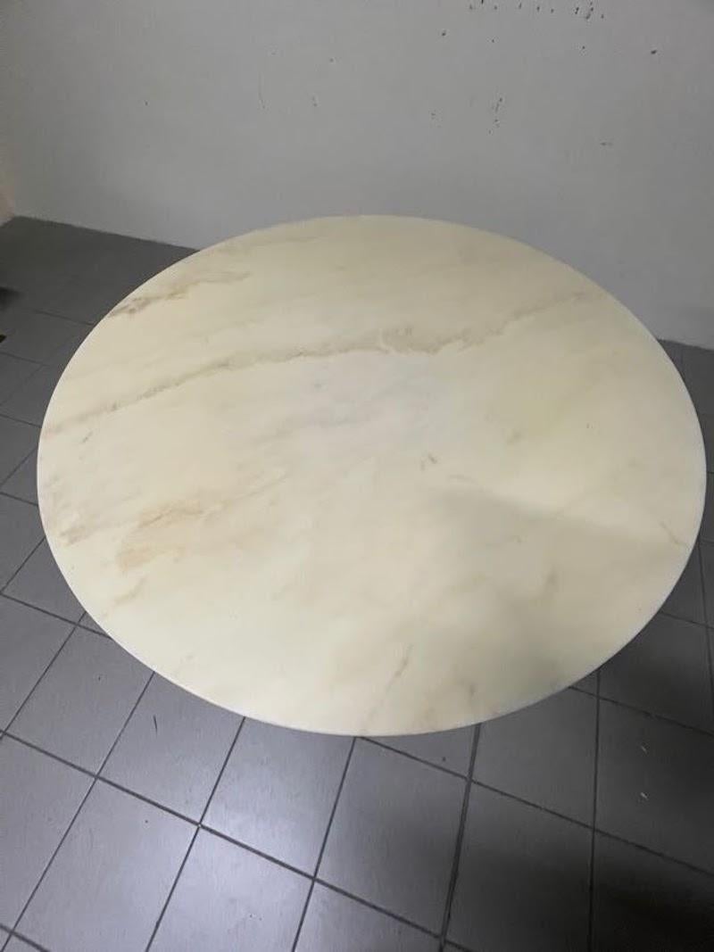 Tavolo da pranzo a clessidra con base in metallo e piano in marmo, anni '60-'70 en venta 1