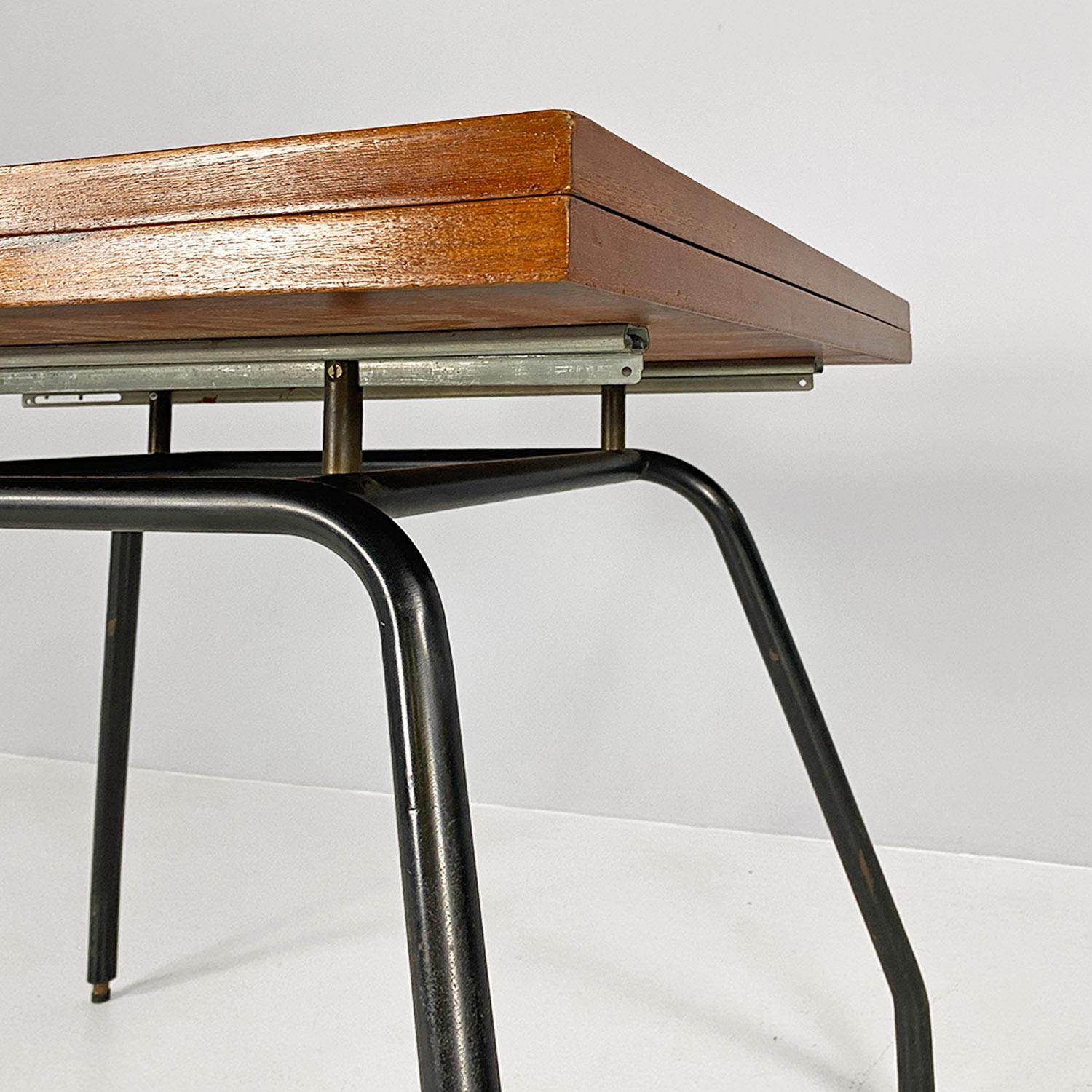 Tavolo da pranzo allungabile, italiano in legno massello e metallo, 1960 ca. For Sale 5
