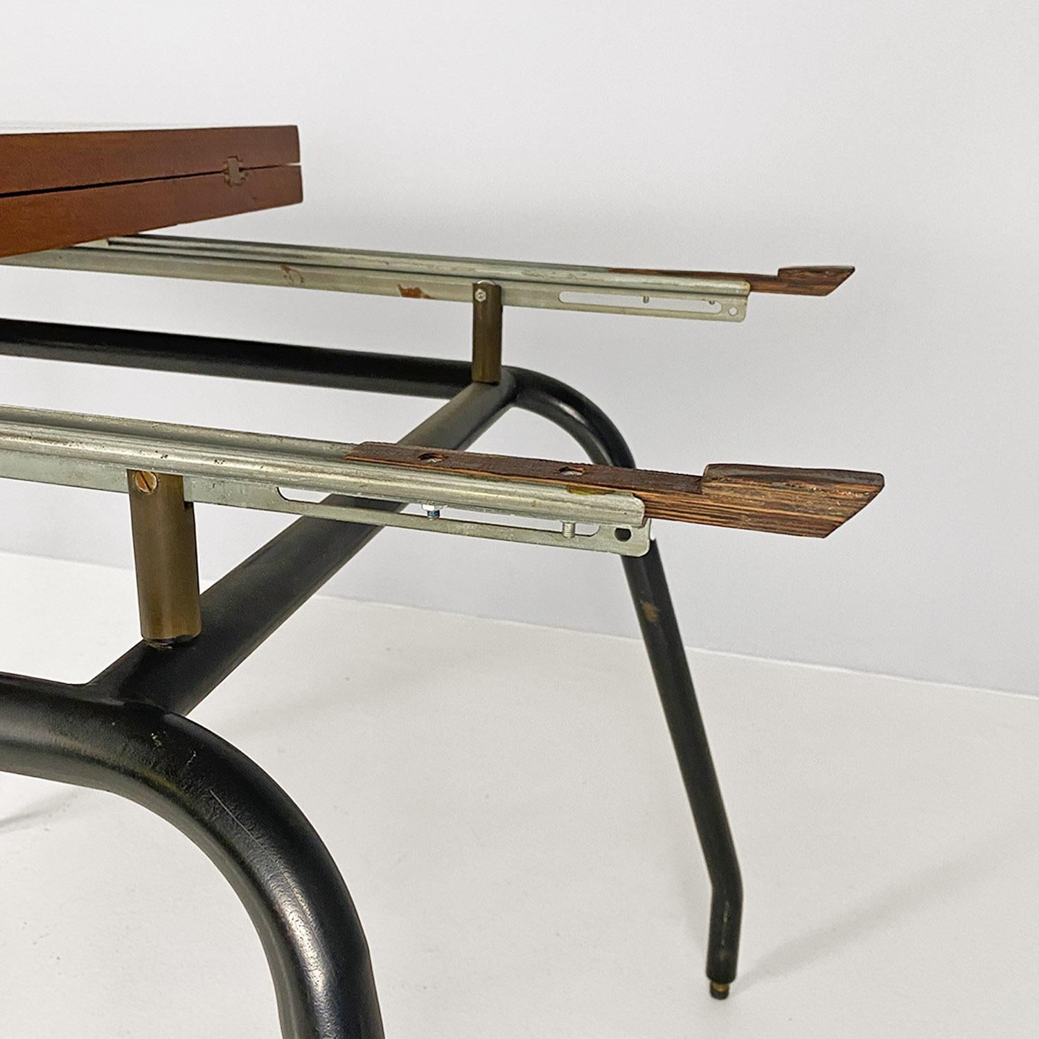 Tavolo da pranzo allungabile, italiano in legno massello e metallo, 1960 ca. For Sale 8