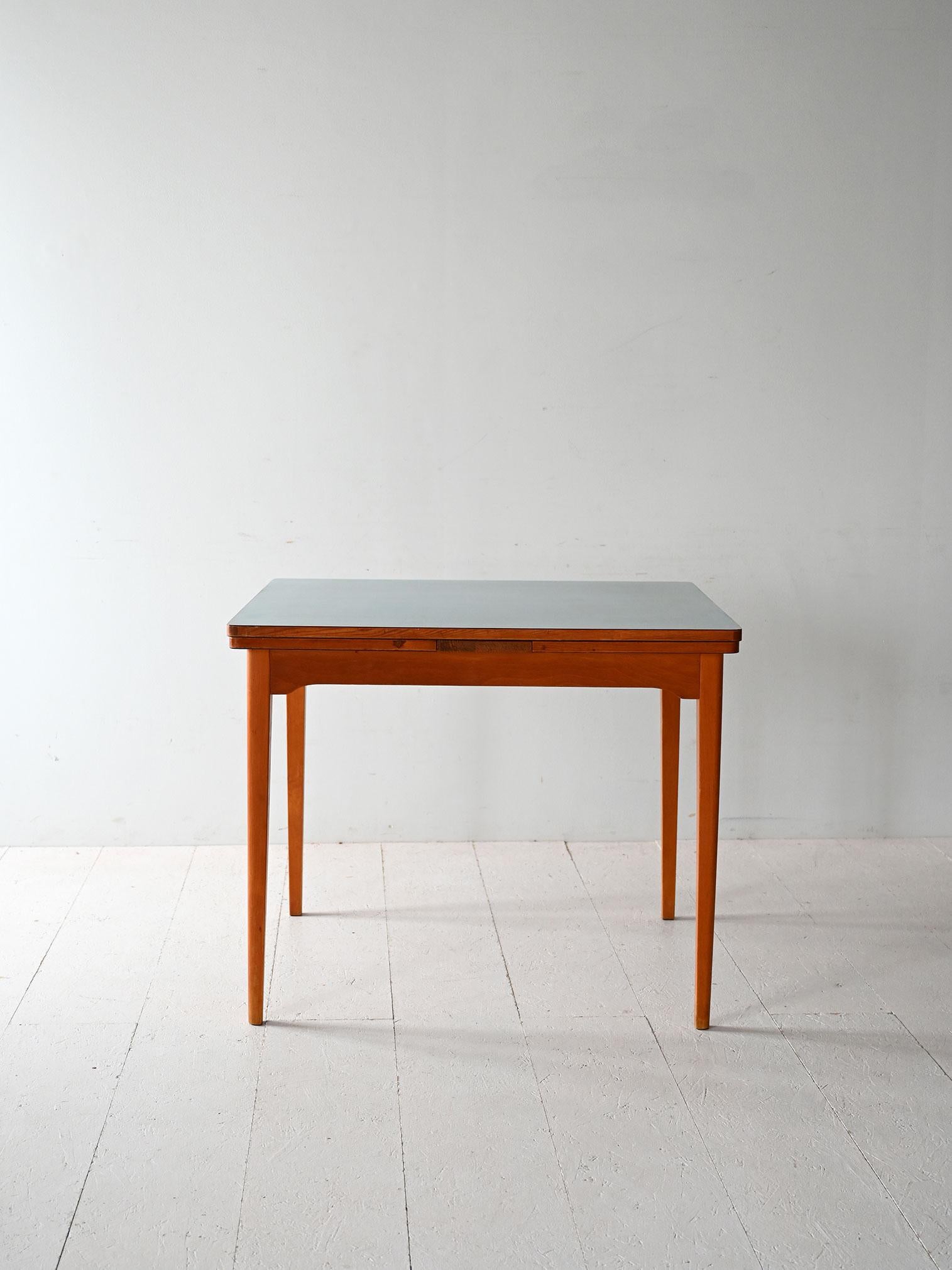 Scandinave moderne Table de salle à manger extensible suédoise vintage des années 1950 en vente