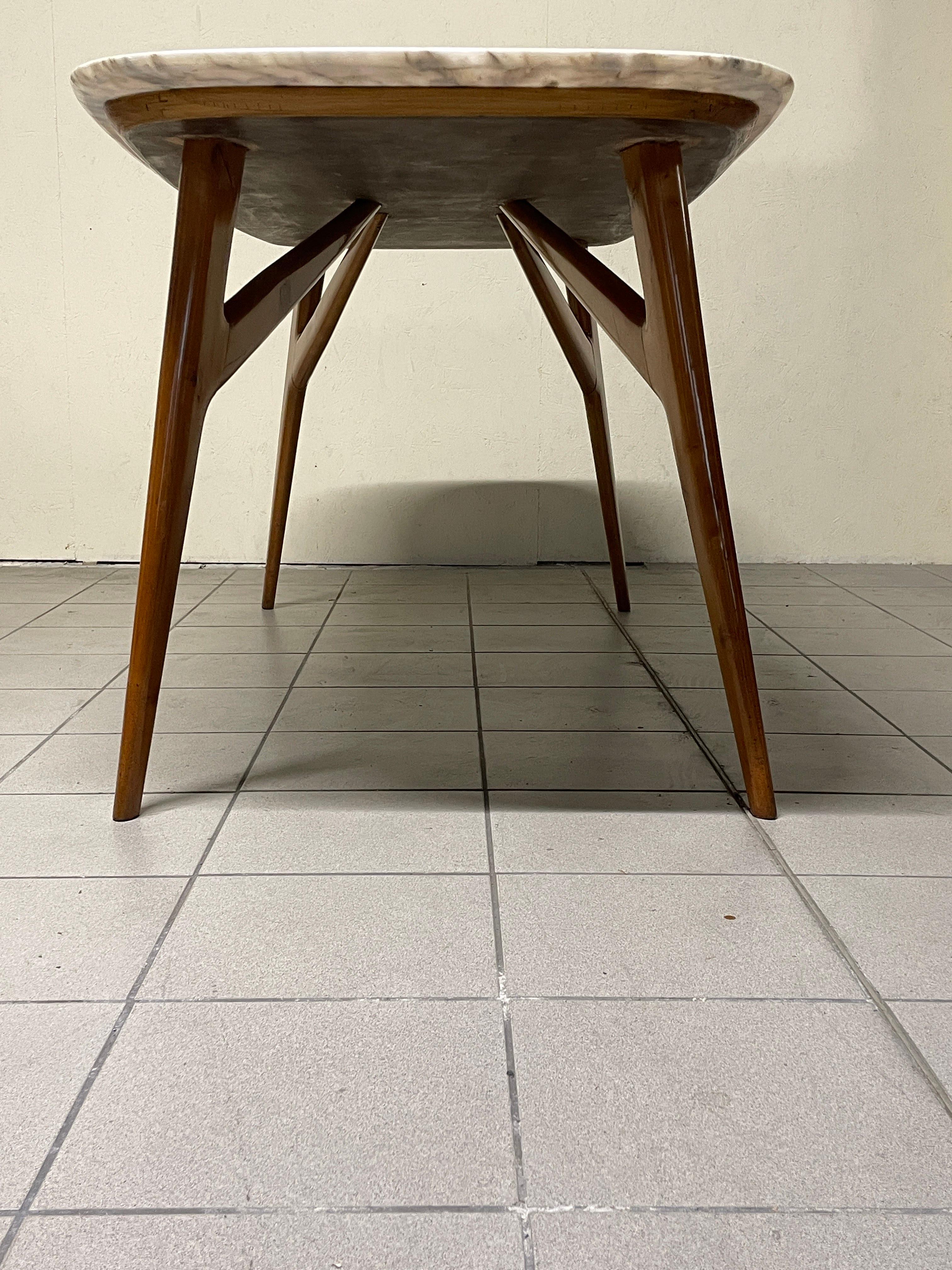 Mesa de comedor de los años 50 con tapa de mármol en venta 3