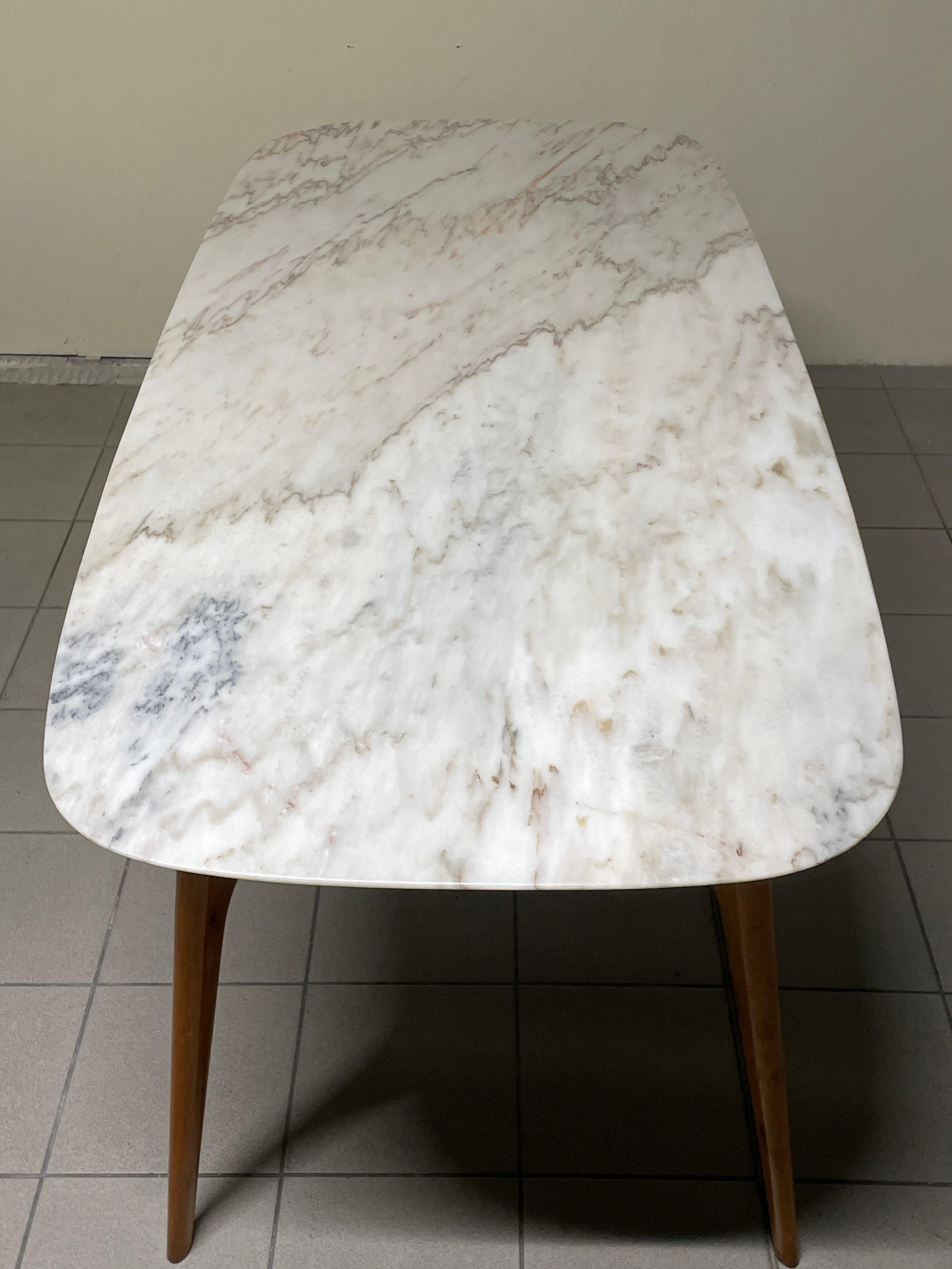 Mesa de comedor de los años 50 con tapa de mármol en venta 5