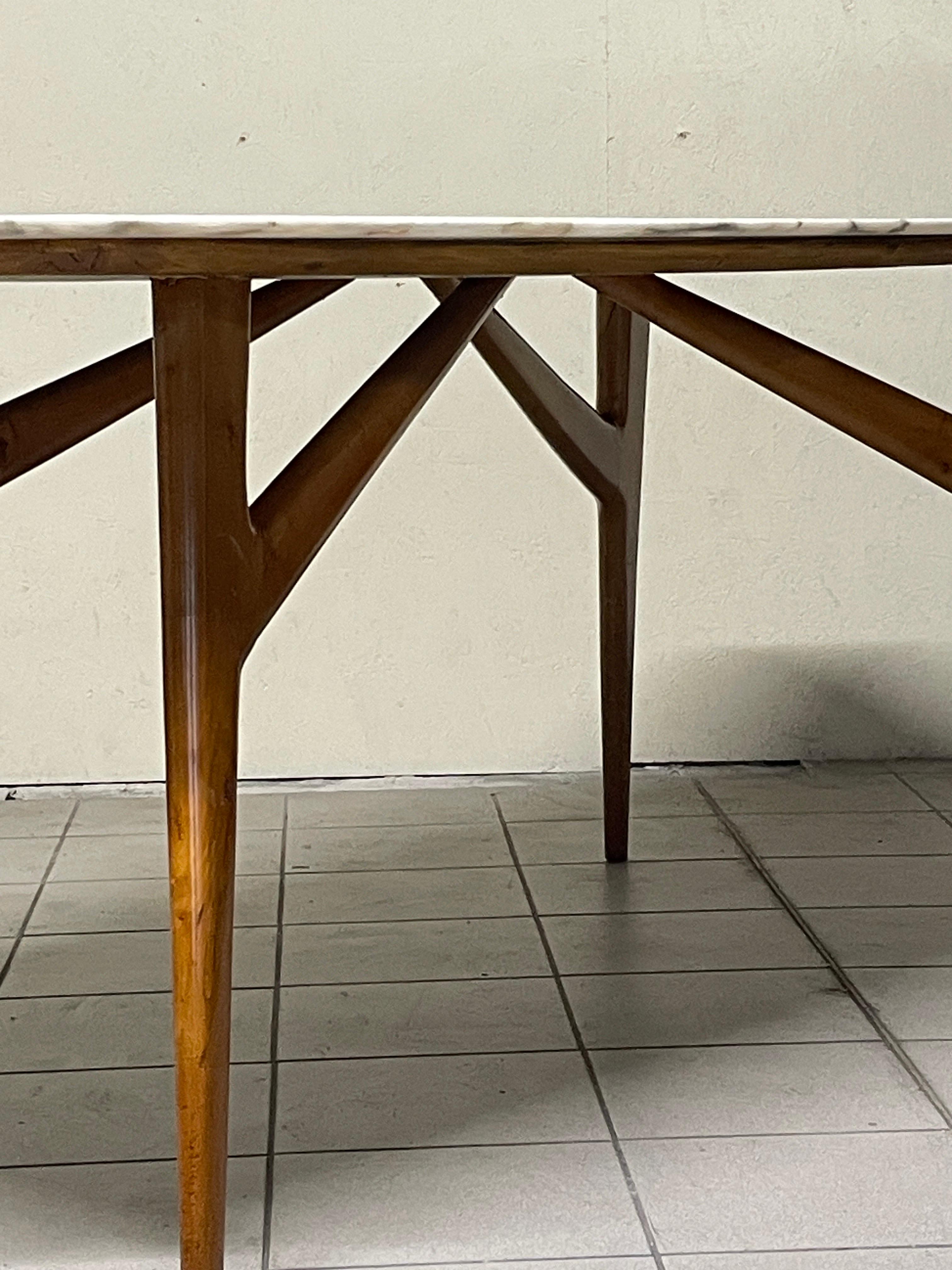 Mesa de comedor de los años 50 con tapa de mármol en venta 9