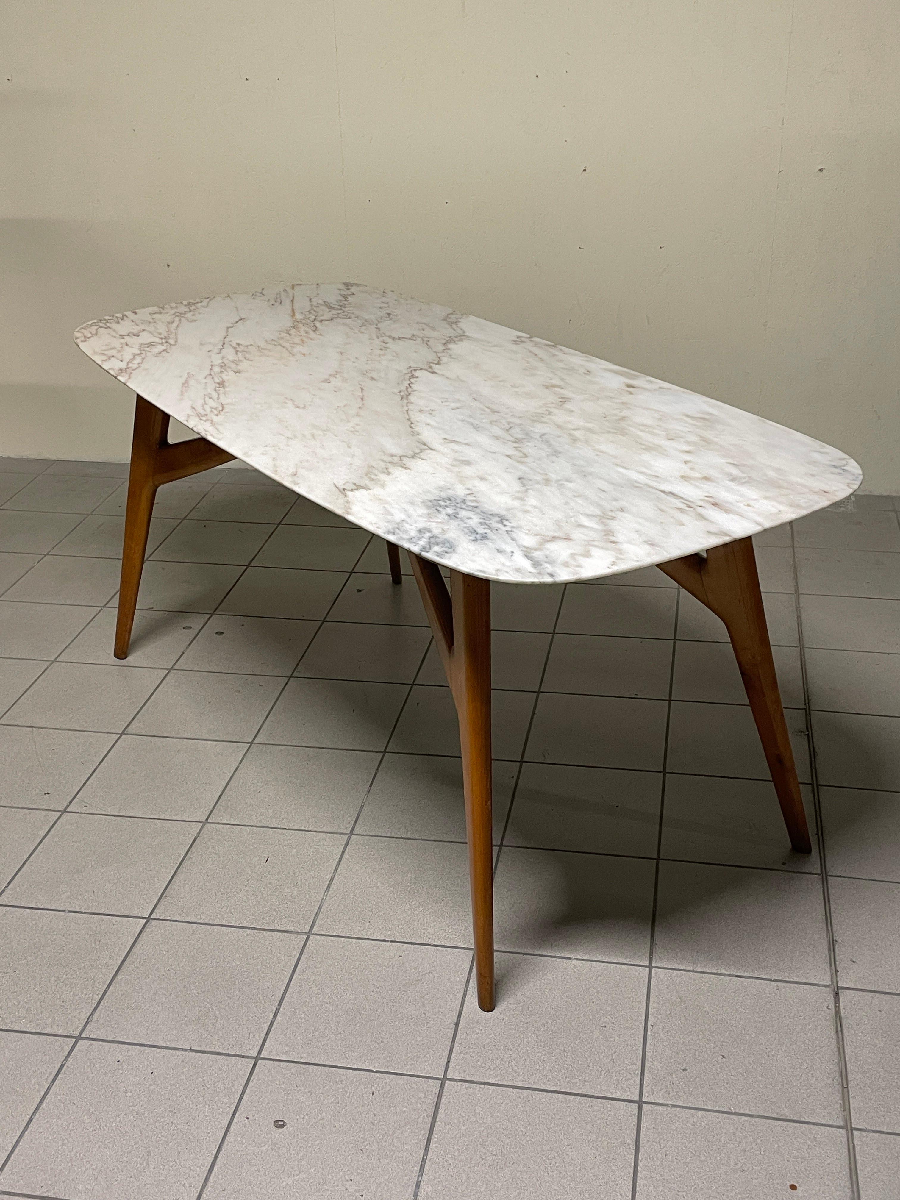 Mesa de comedor de los años 50 con tapa de mármol en venta 1
