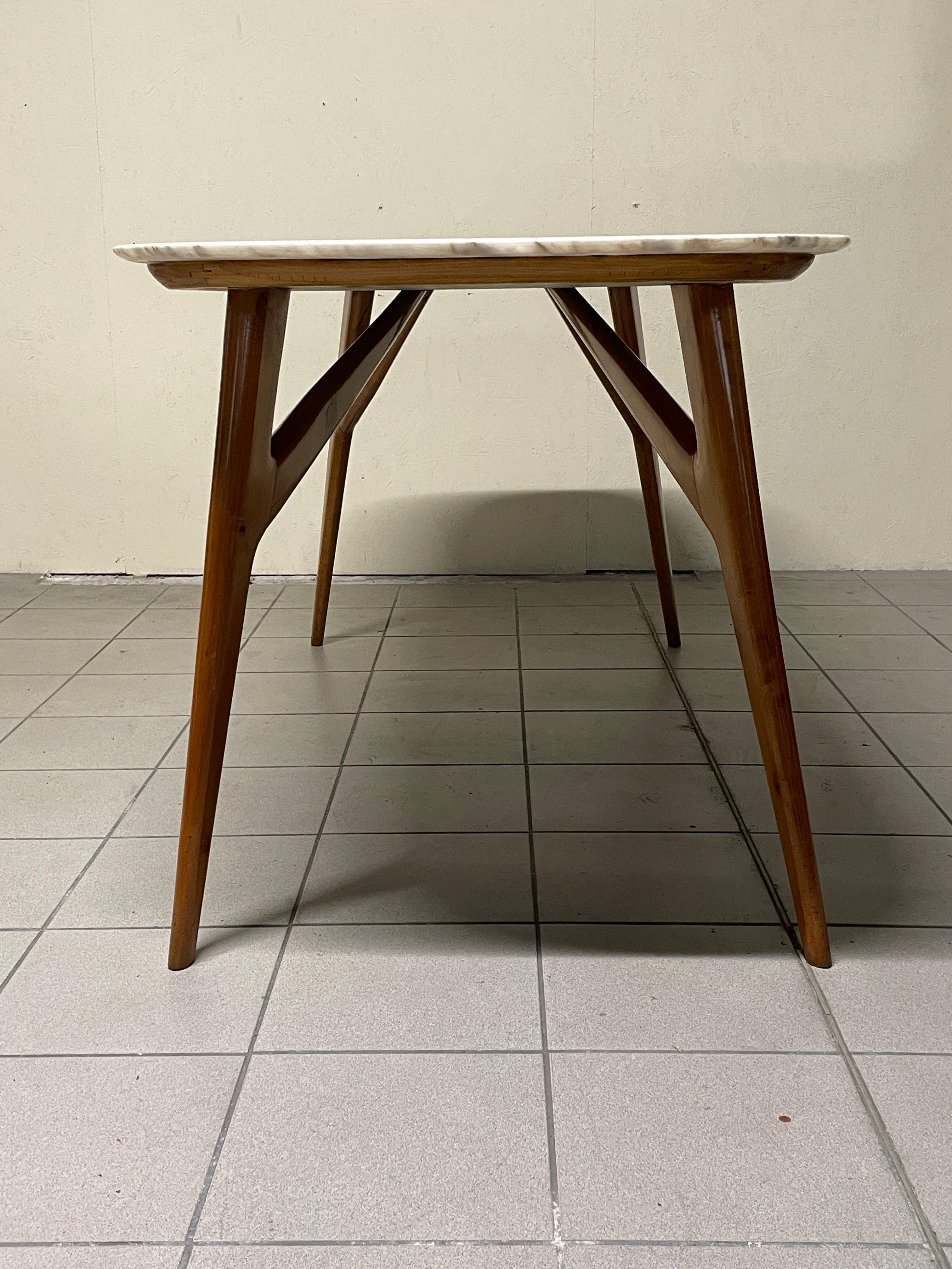 Mesa de comedor de los años 50 con tapa de mármol en venta 2