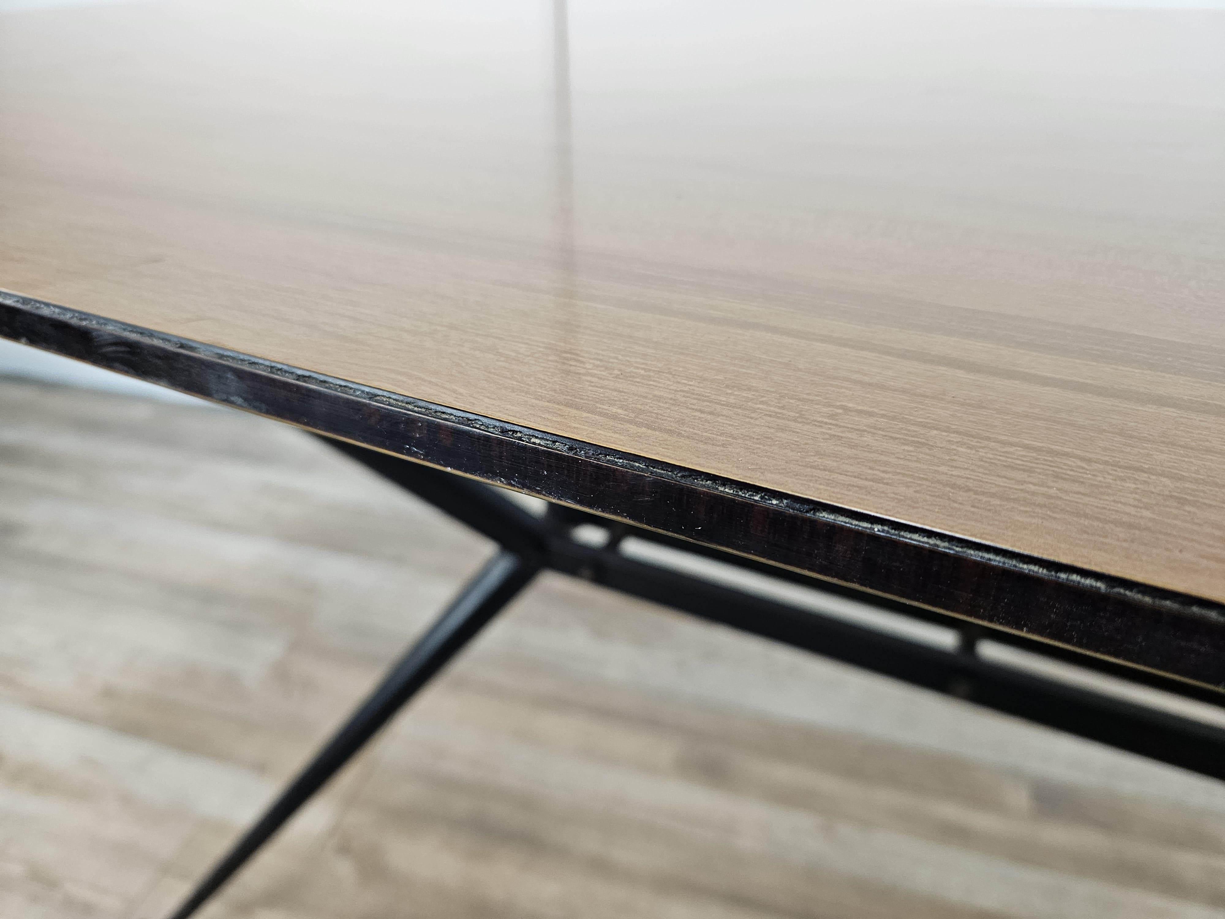 Mesa de comedor de hierro de los años 60 con tablero de formica en venta 4