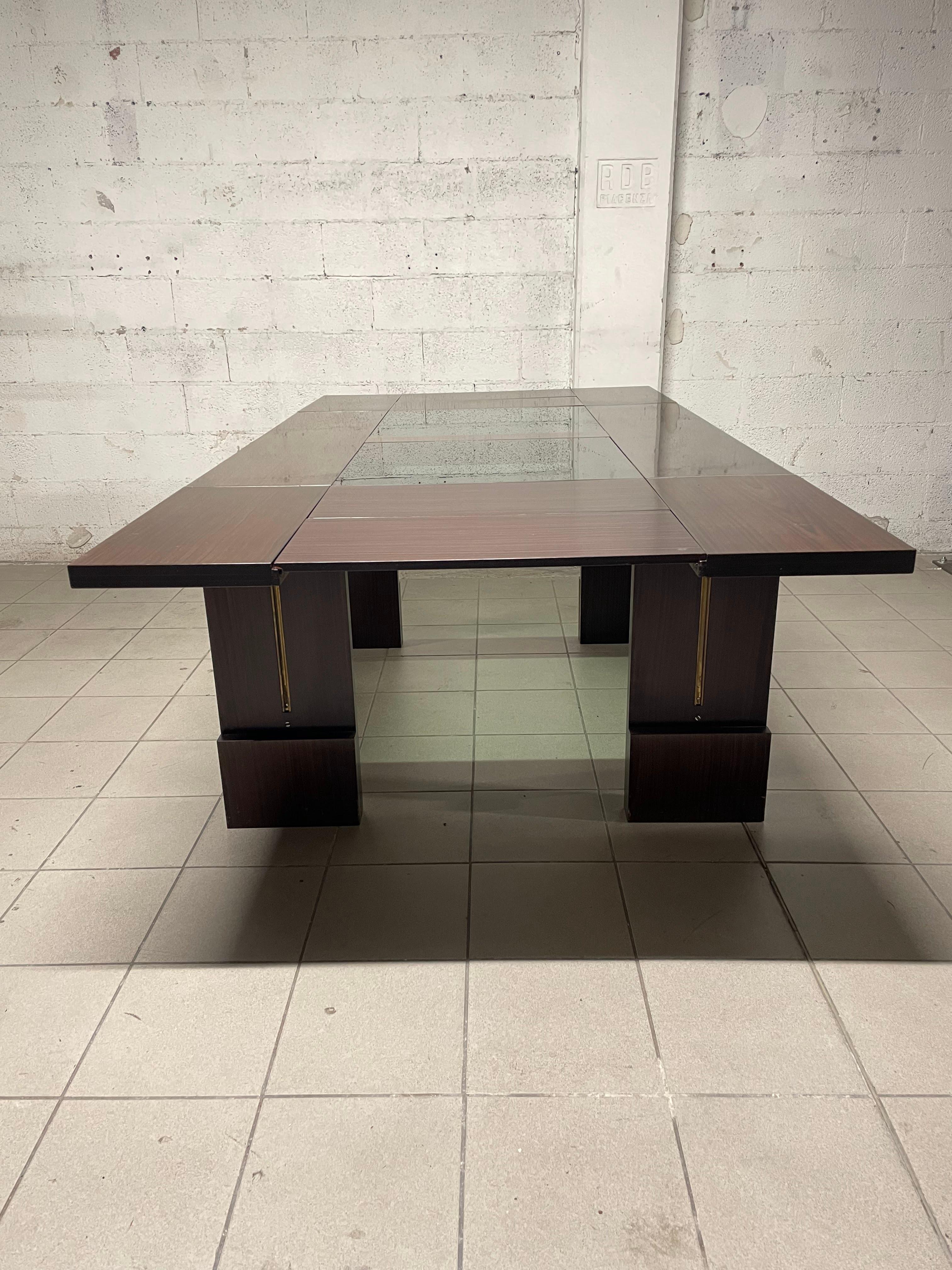 Mid-Century Modern 1970s extendable dining table For Sale