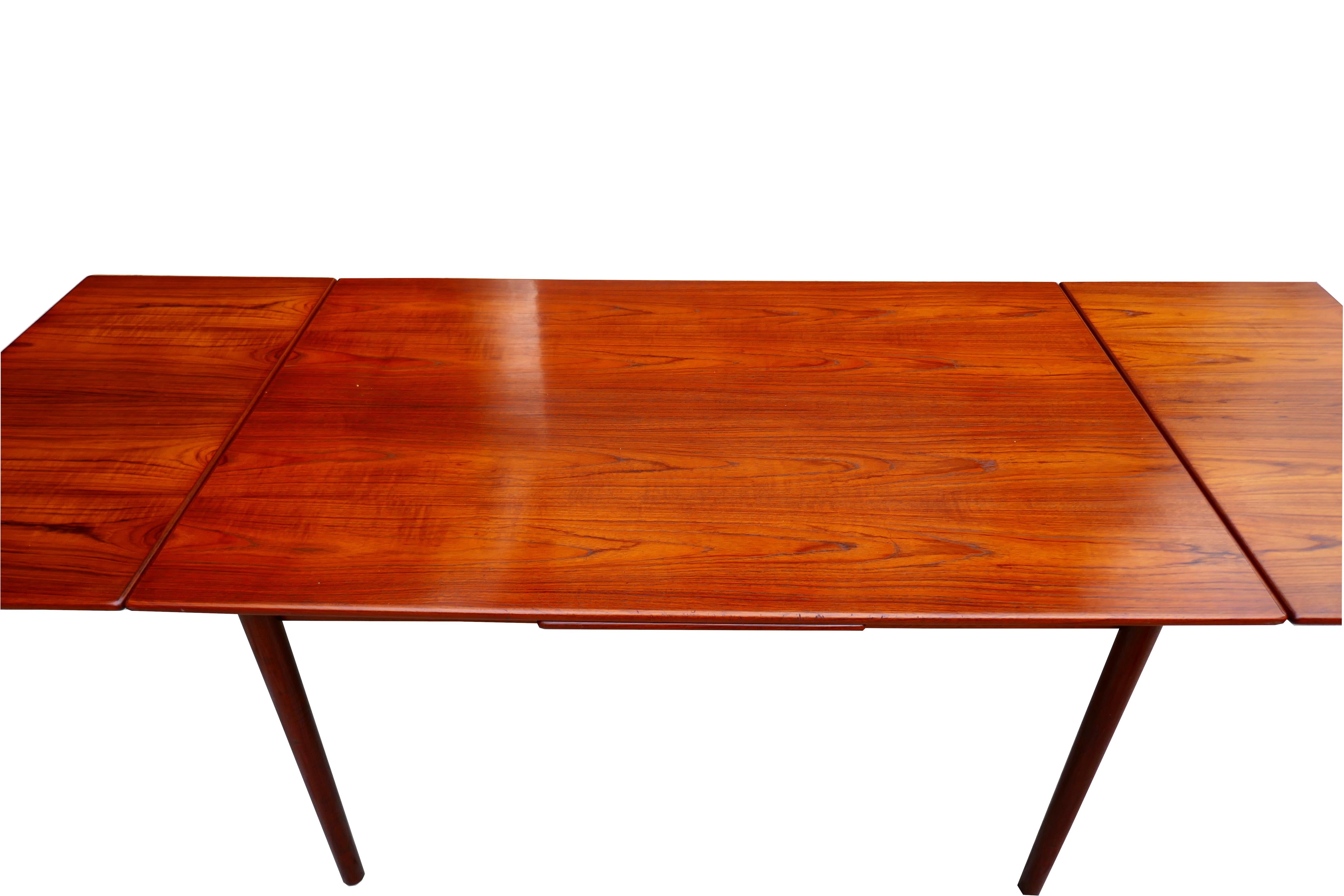 Wood Tavolo da pranzo attribuito a Niels Otto Moller For Sale