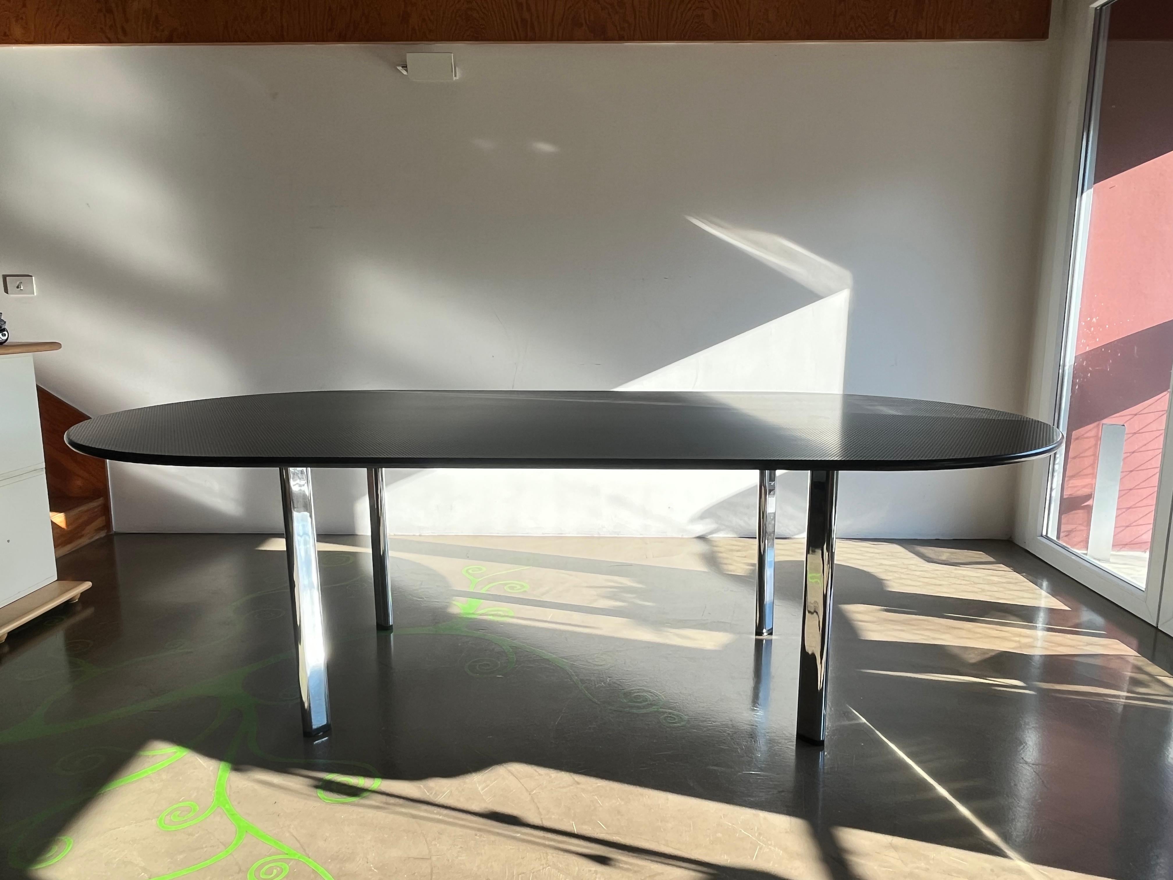 Aluminium base and rubber top dining table - 70s - in the style of Knoll For Sale 1