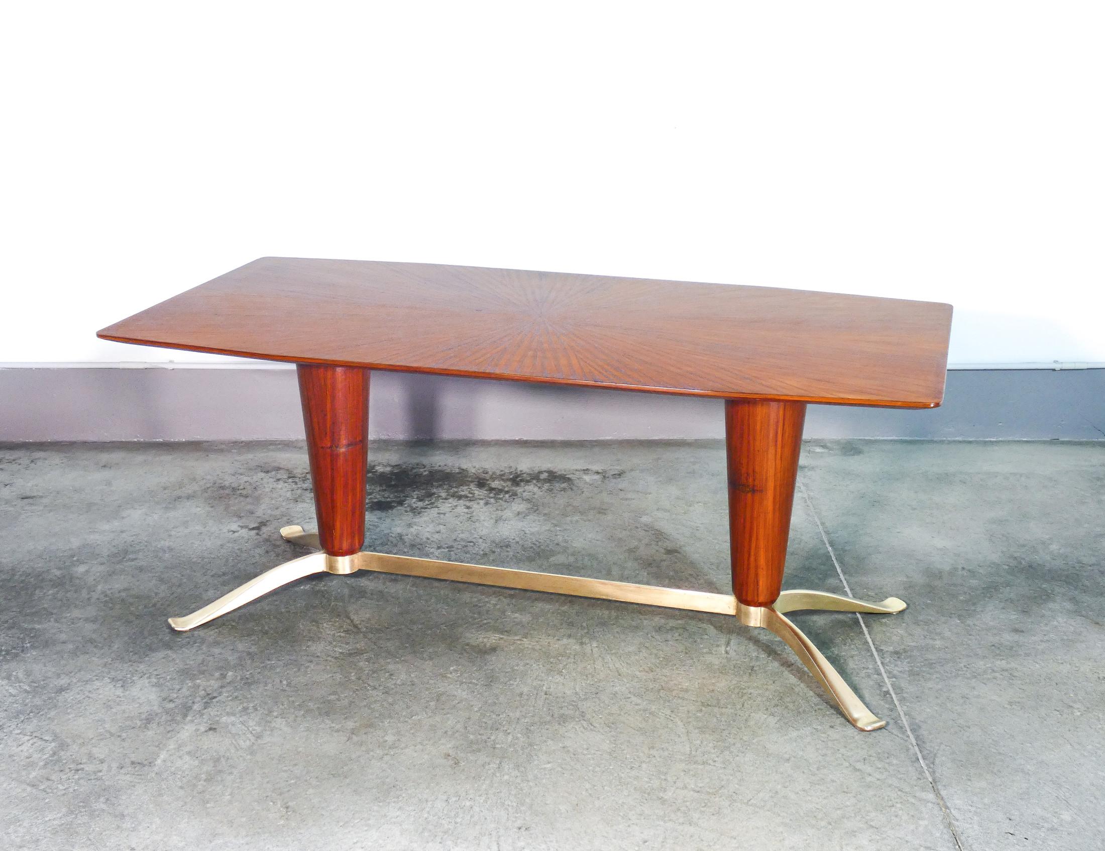 Table de salle à manger, design Vittorio DASSI. Italie, années 50 en vente 4