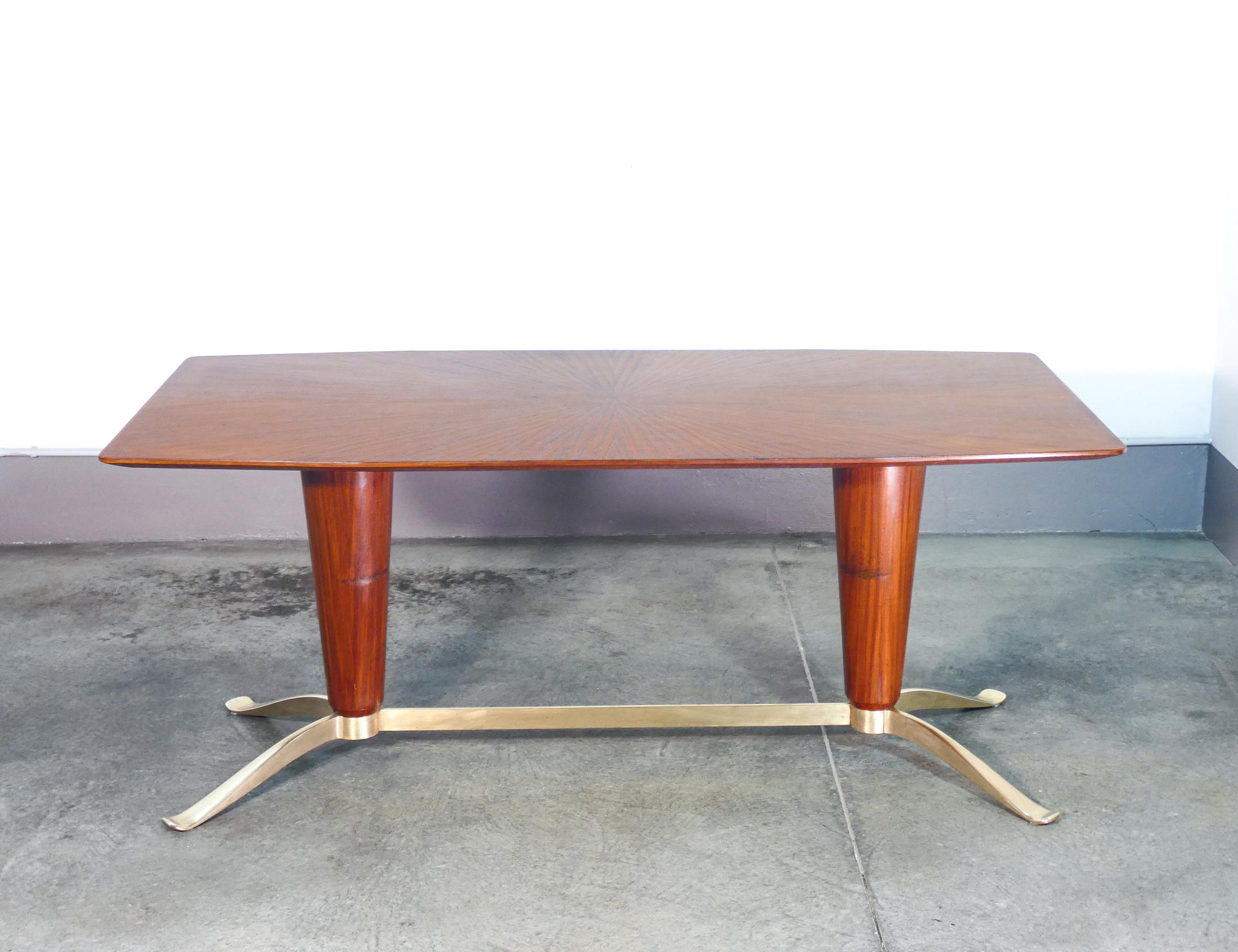 Laiton Table de salle à manger, design Vittorio DASSI. Italie, années 50 en vente