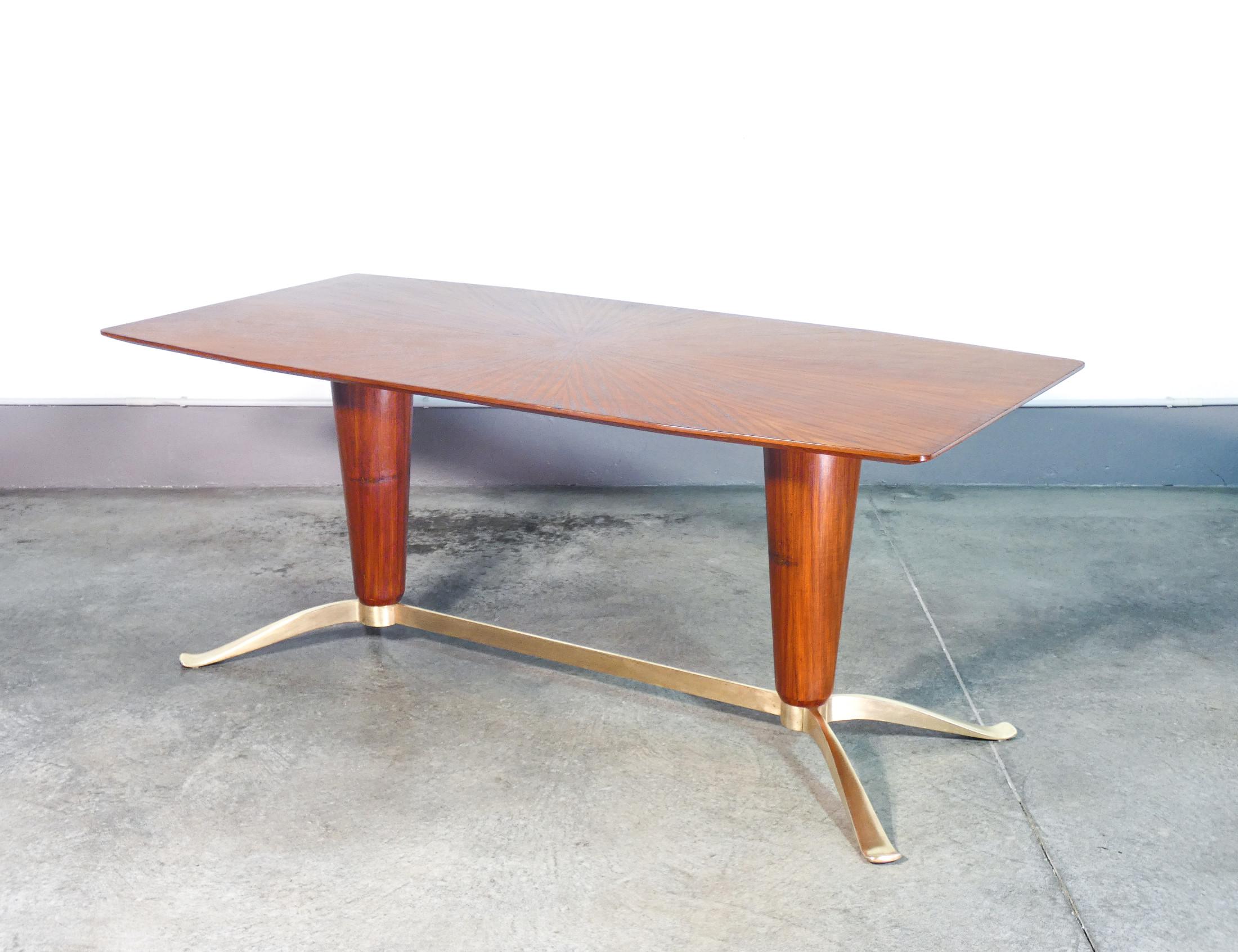 Table de salle à manger, design Vittorio DASSI. Italie, années 50 en vente 3