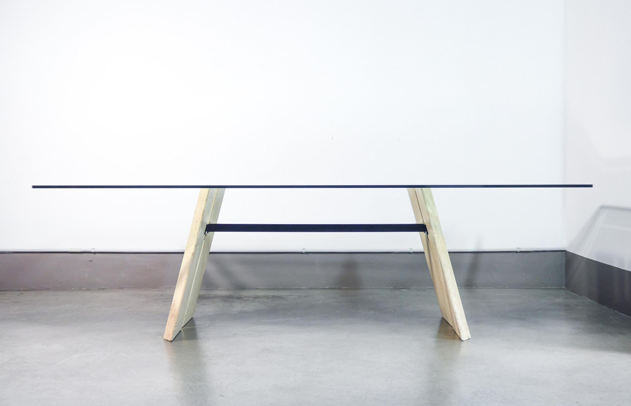 Verre Table de salle à manger design italien des années 1970 en verre et travertin en vente