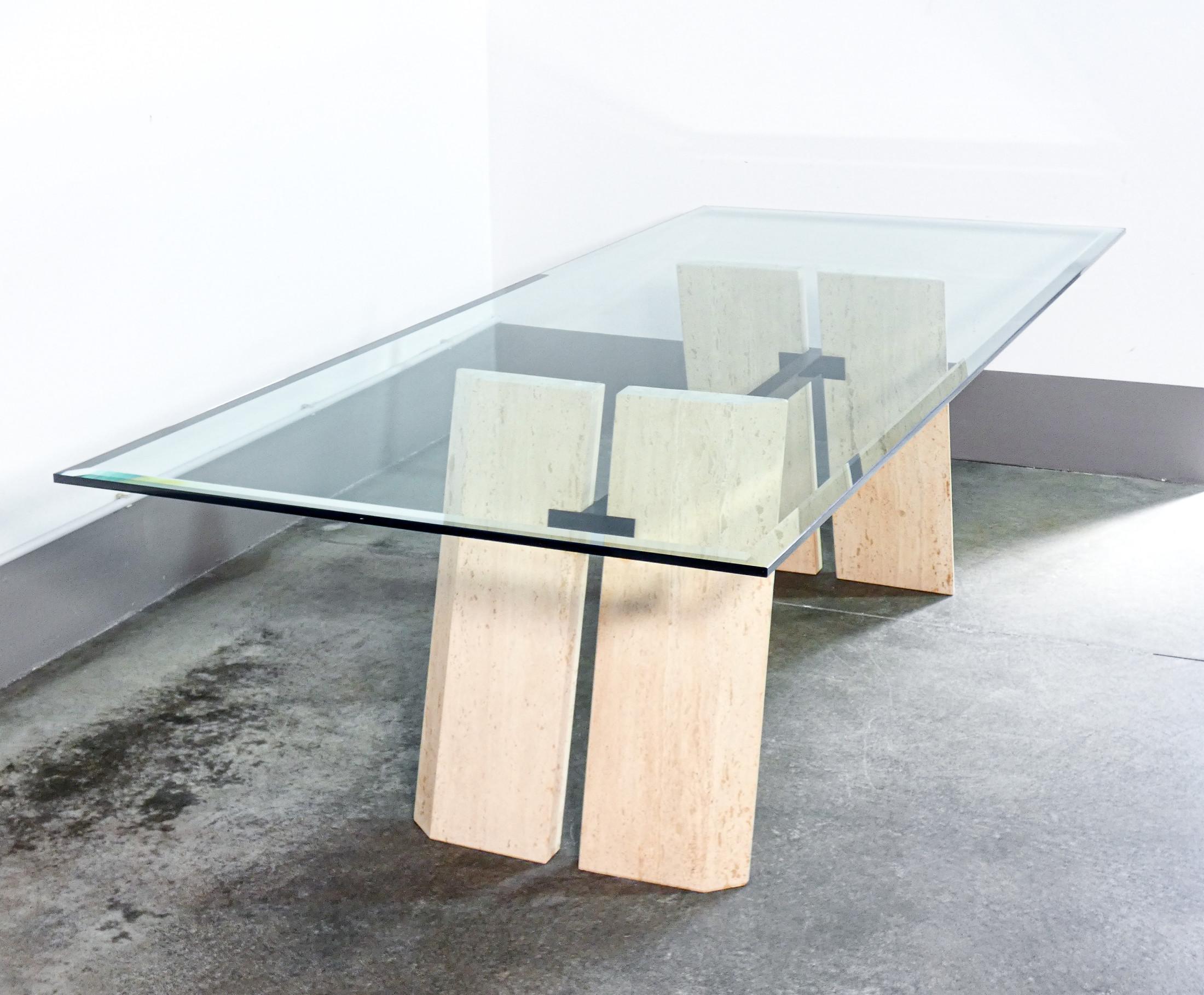 Table de salle à manger design italien des années 1970 en verre et travertin en vente 3